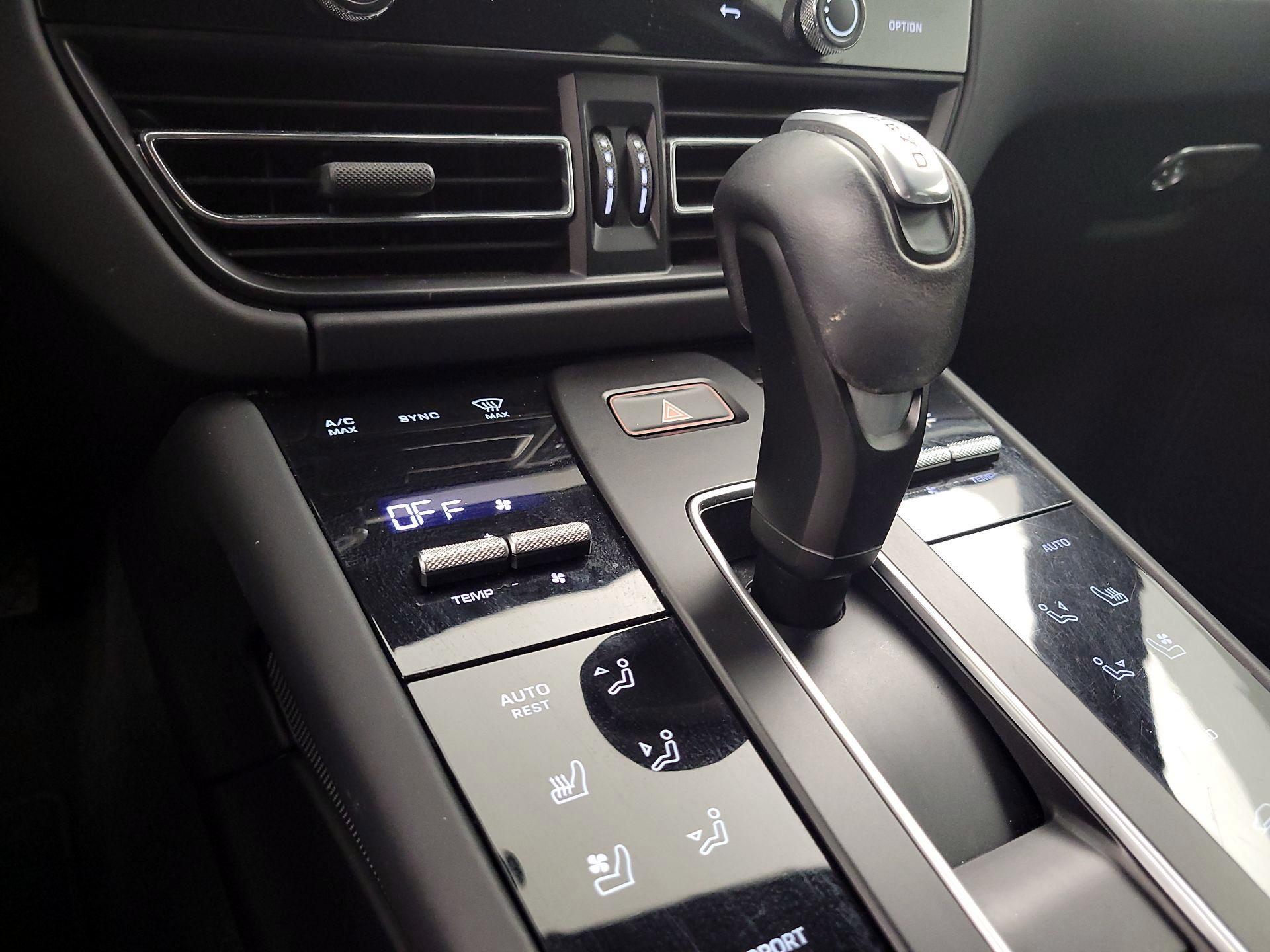 Thumbnail: 2023 Porsche Macan - 18