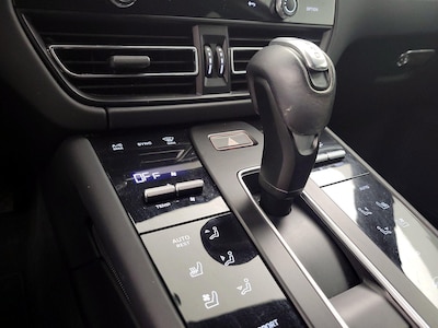 USB/AUX Ports