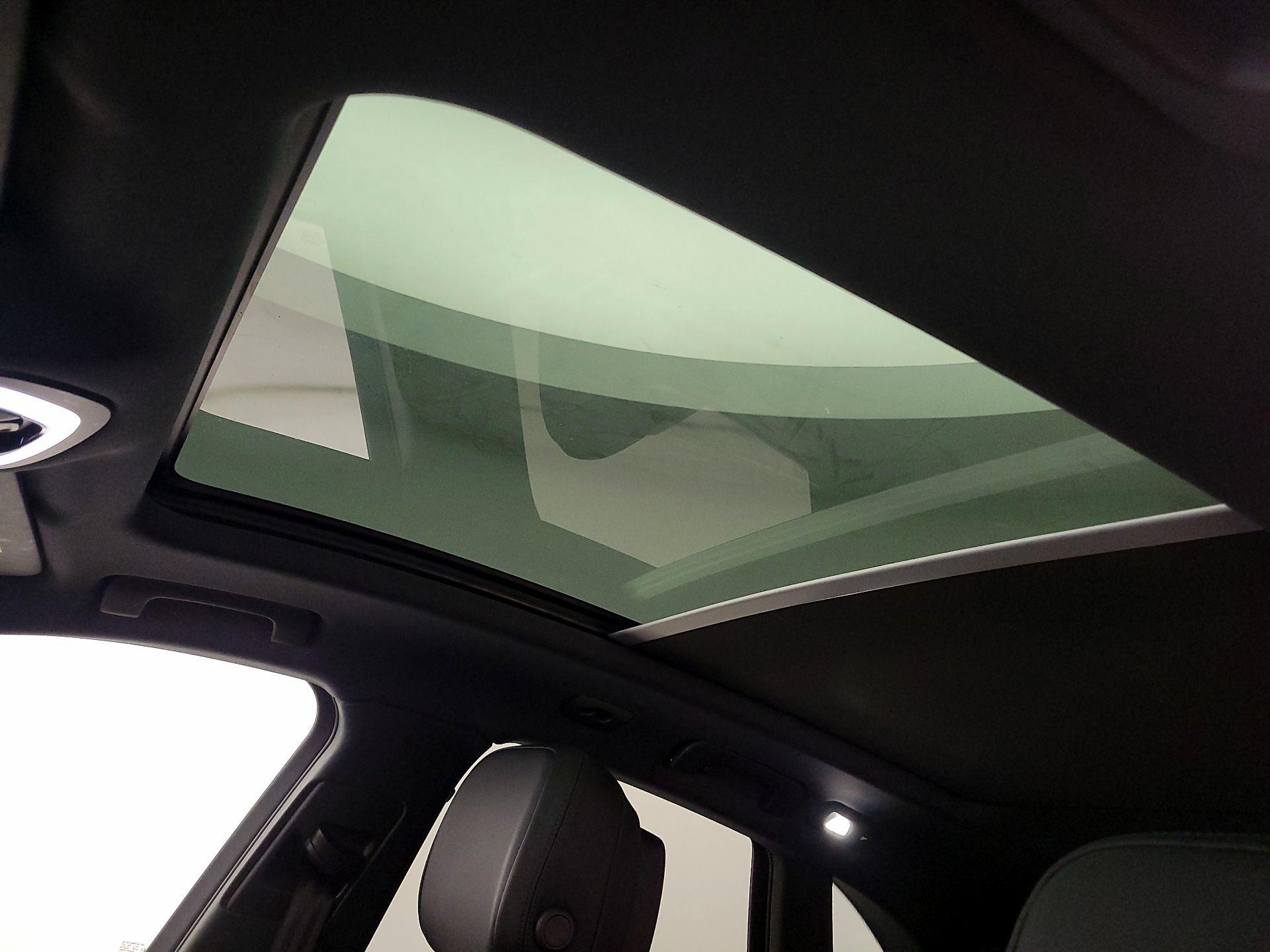 Thumbnail: 2023 Porsche Macan - 19