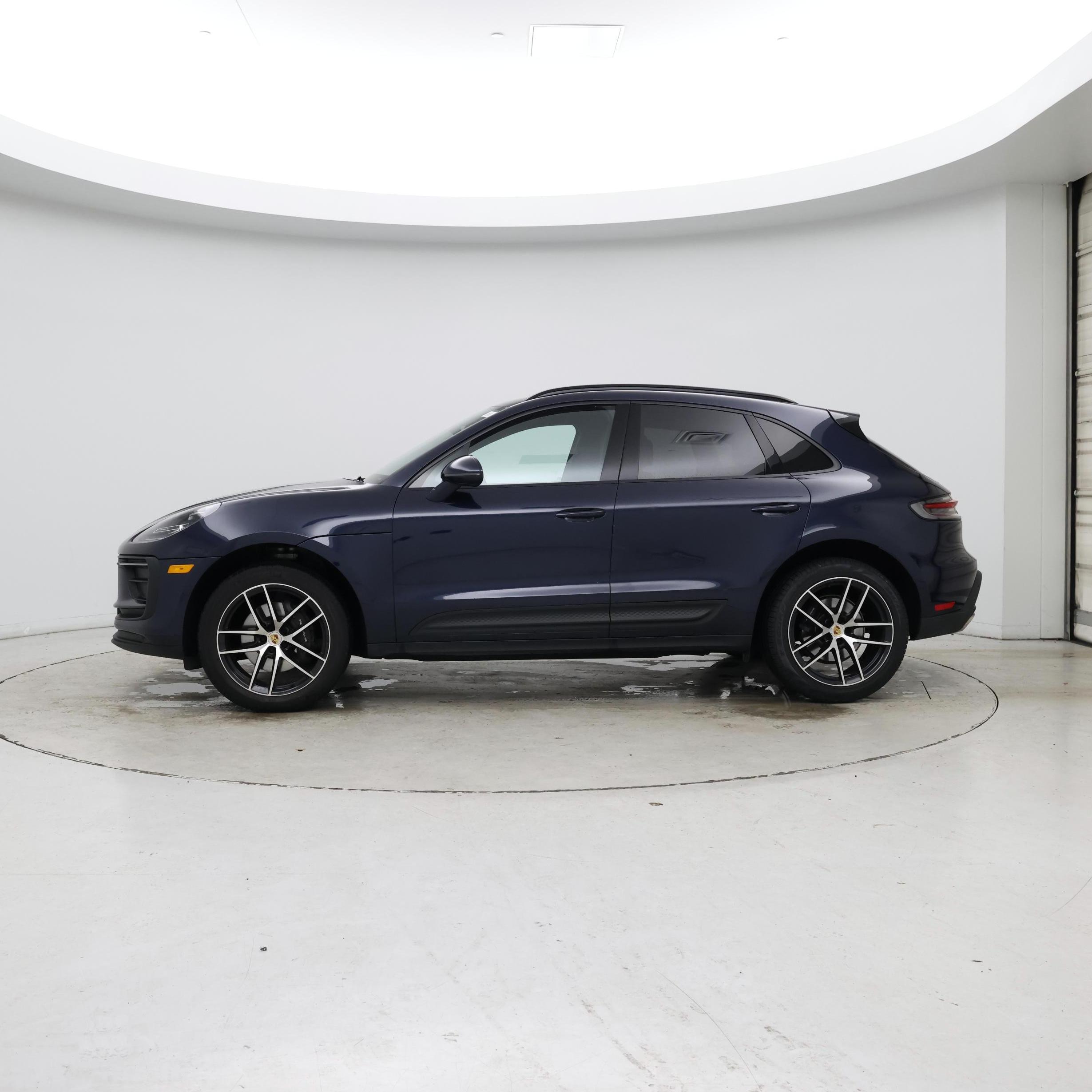 Thumbnail: 2023 Porsche Macan - 3