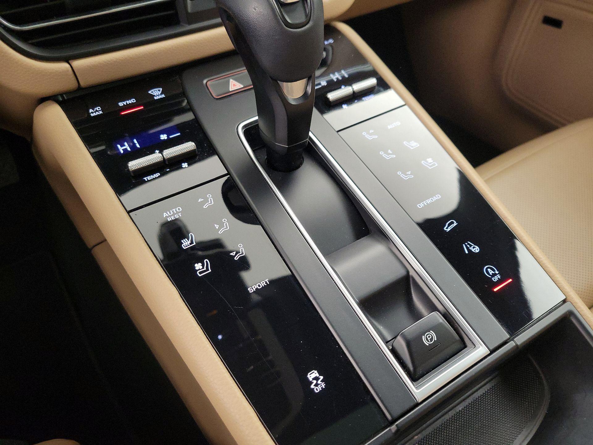 Thumbnail: 2023 Porsche Macan - 17