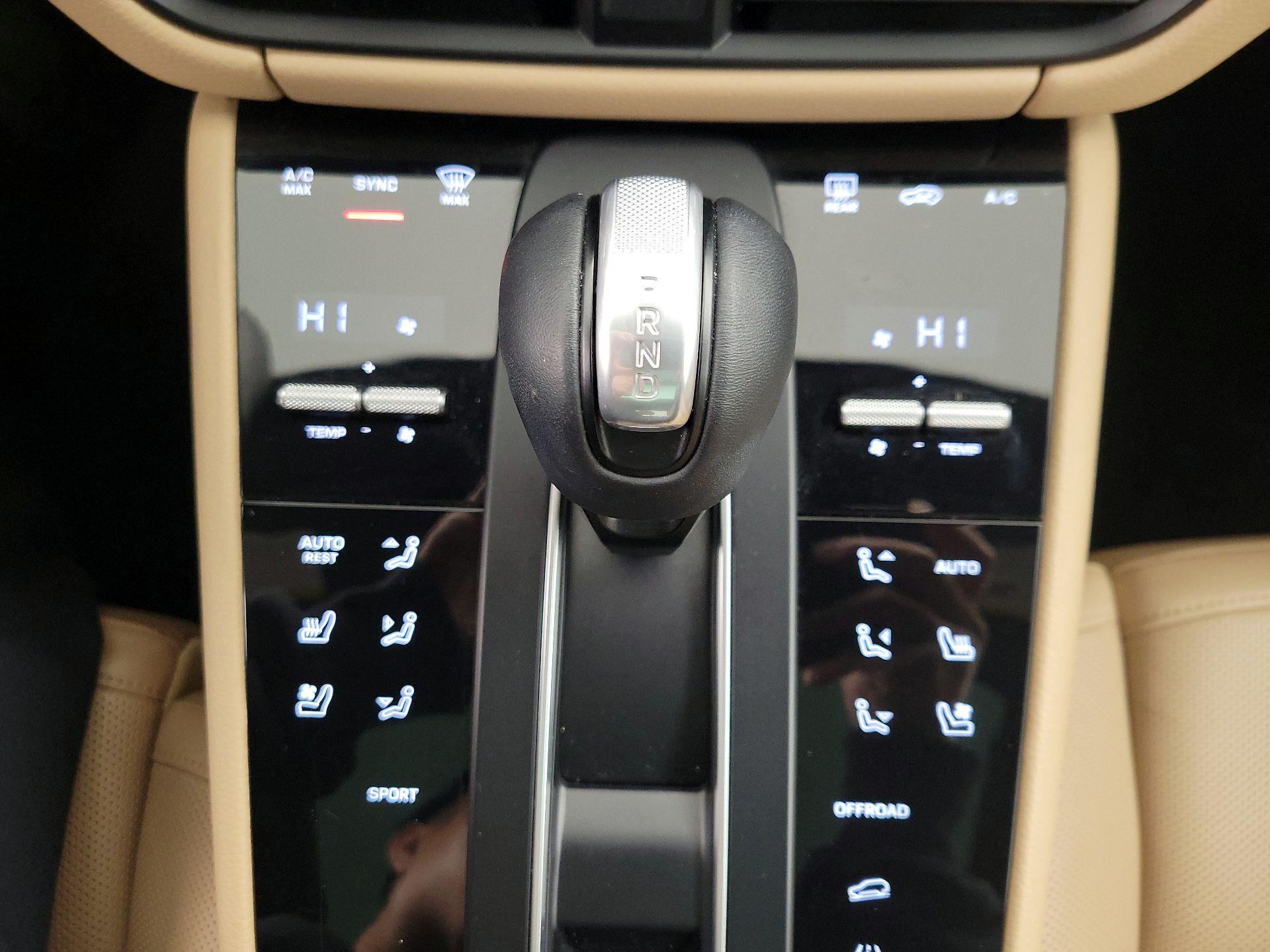 Thumbnail: 2023 Porsche Macan - 18