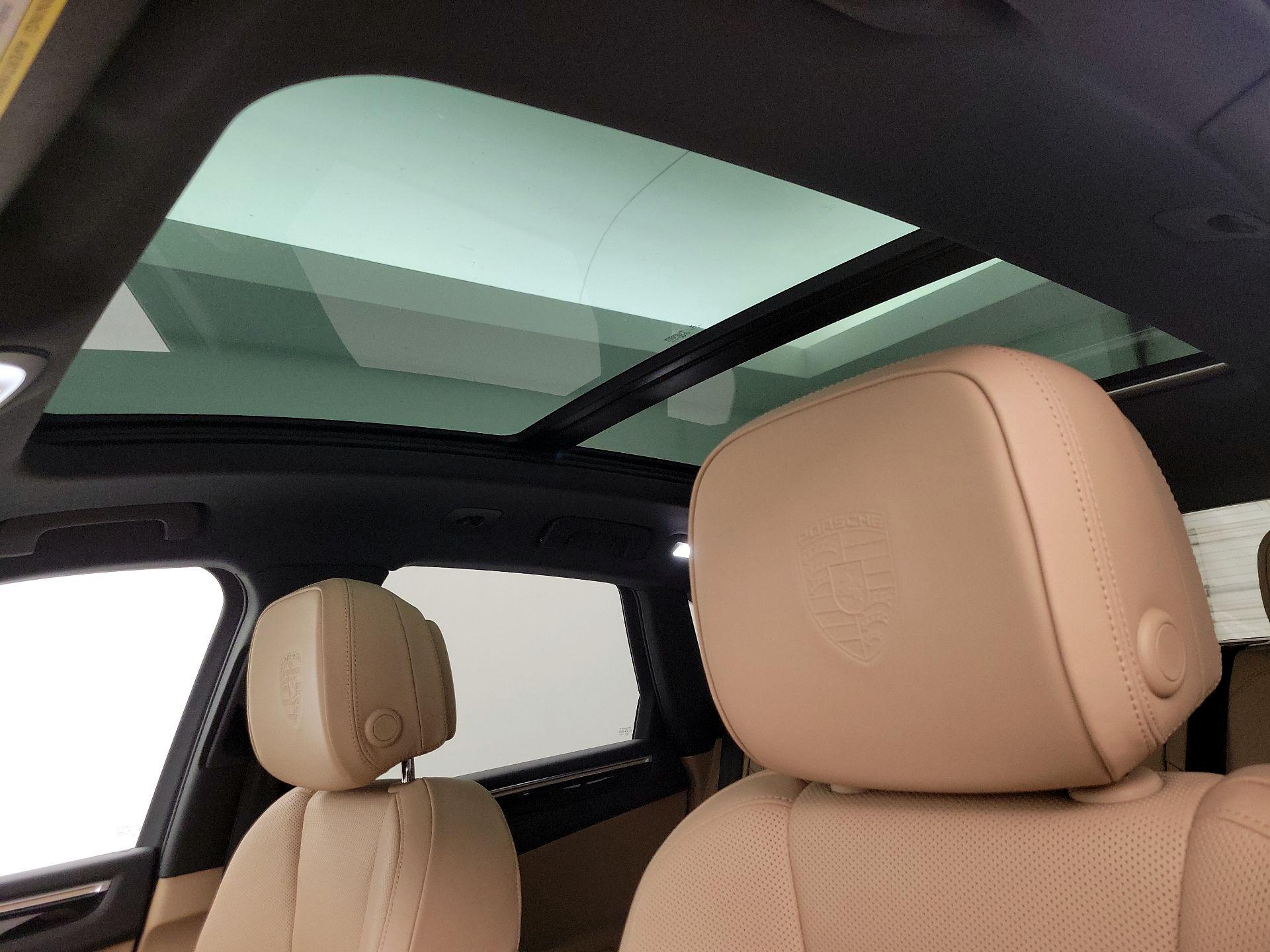 Thumbnail: 2023 Porsche Macan - 20