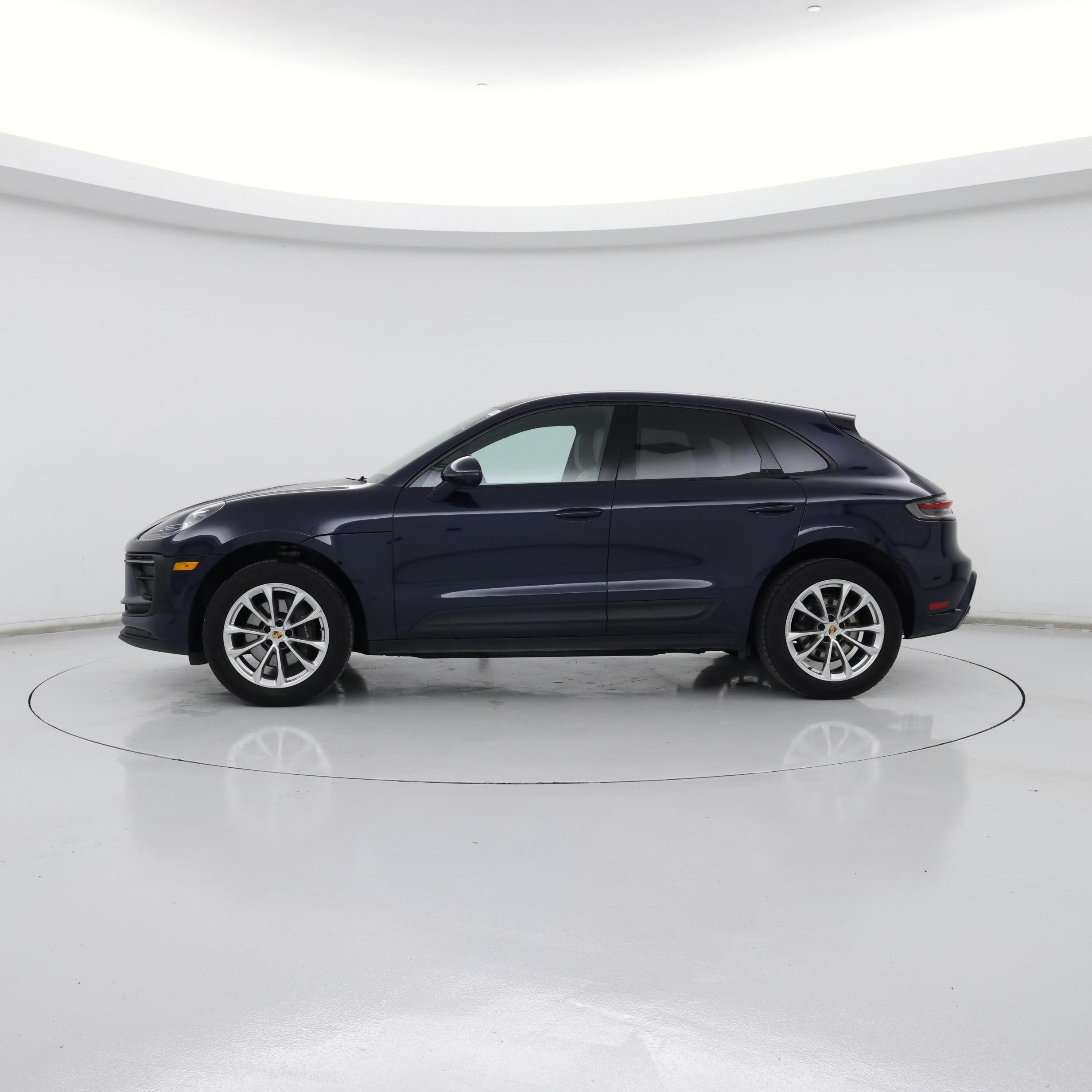 Thumbnail: 2023 Porsche Macan - 3