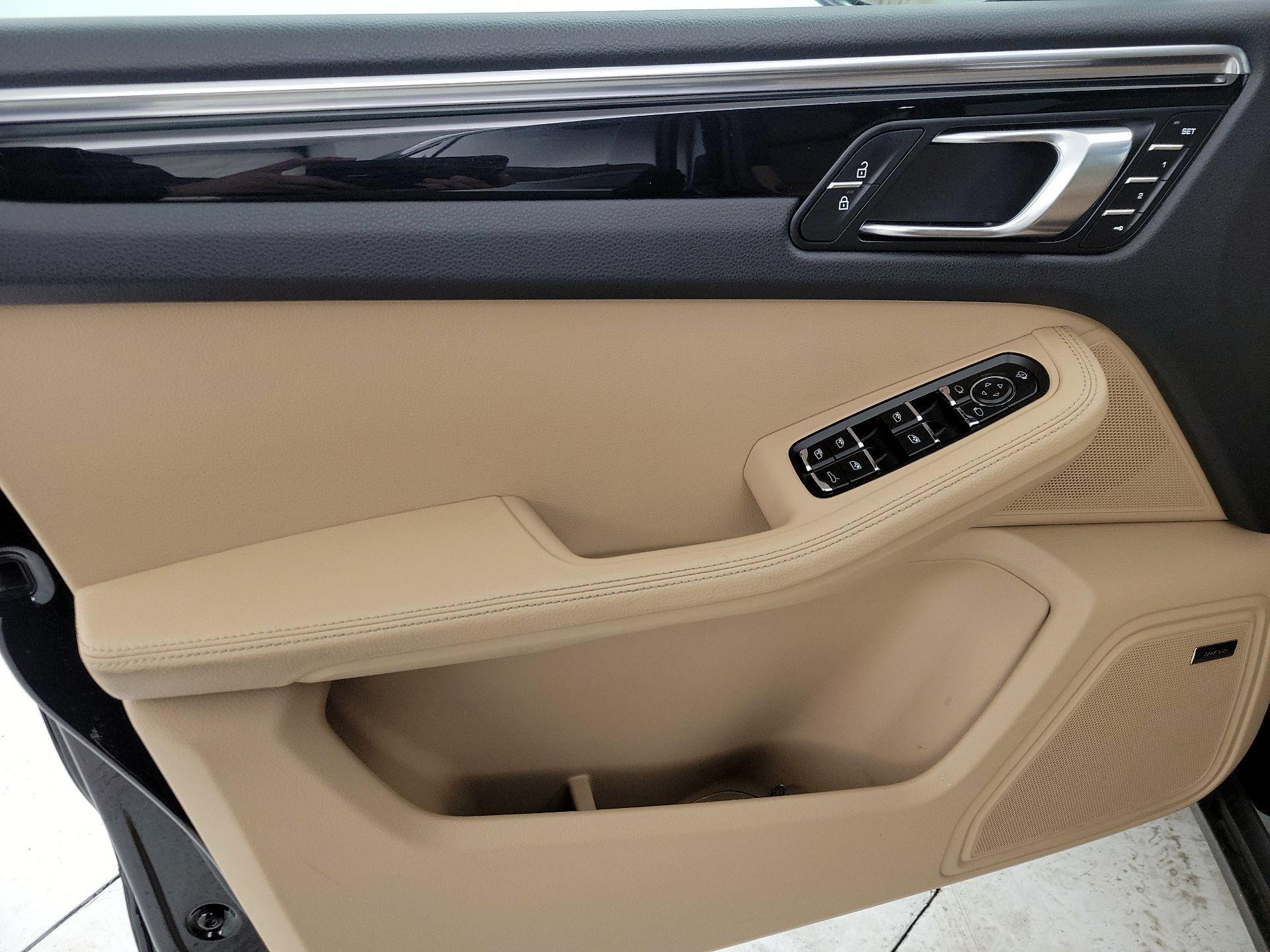 Thumbnail: 2023 Porsche Macan - 12