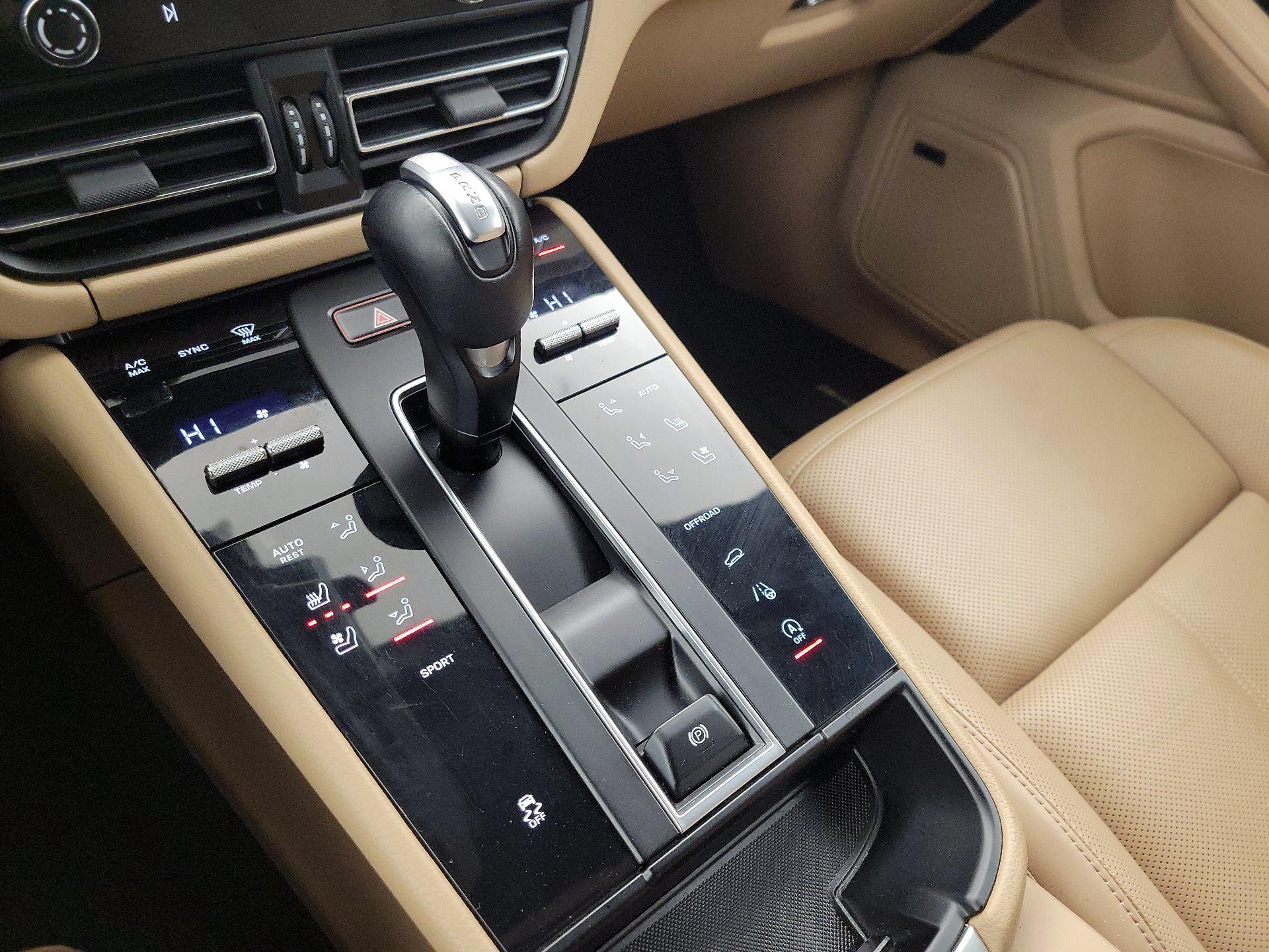 Thumbnail: 2023 Porsche Macan - 17