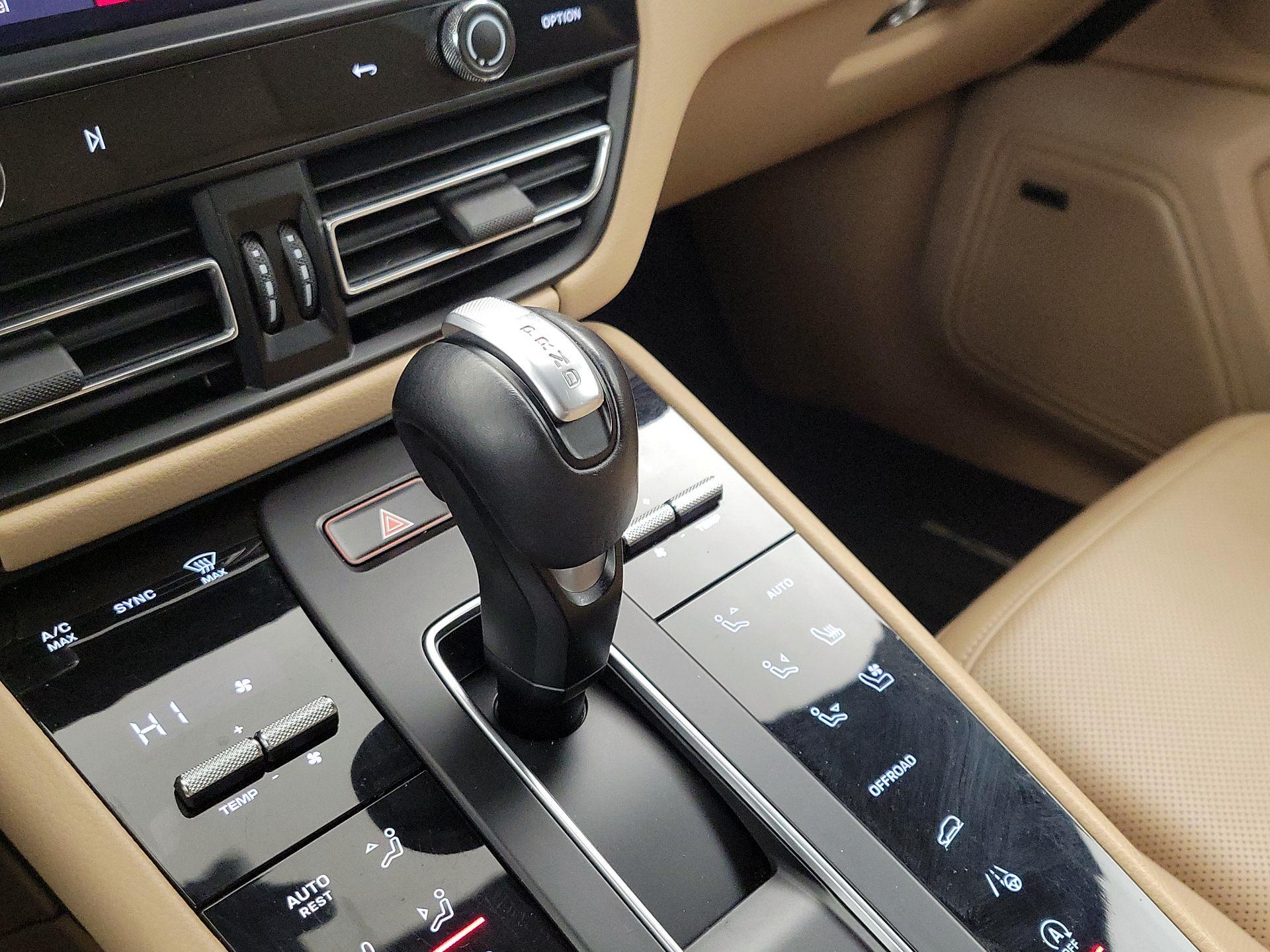 Thumbnail: 2023 Porsche Macan - 18