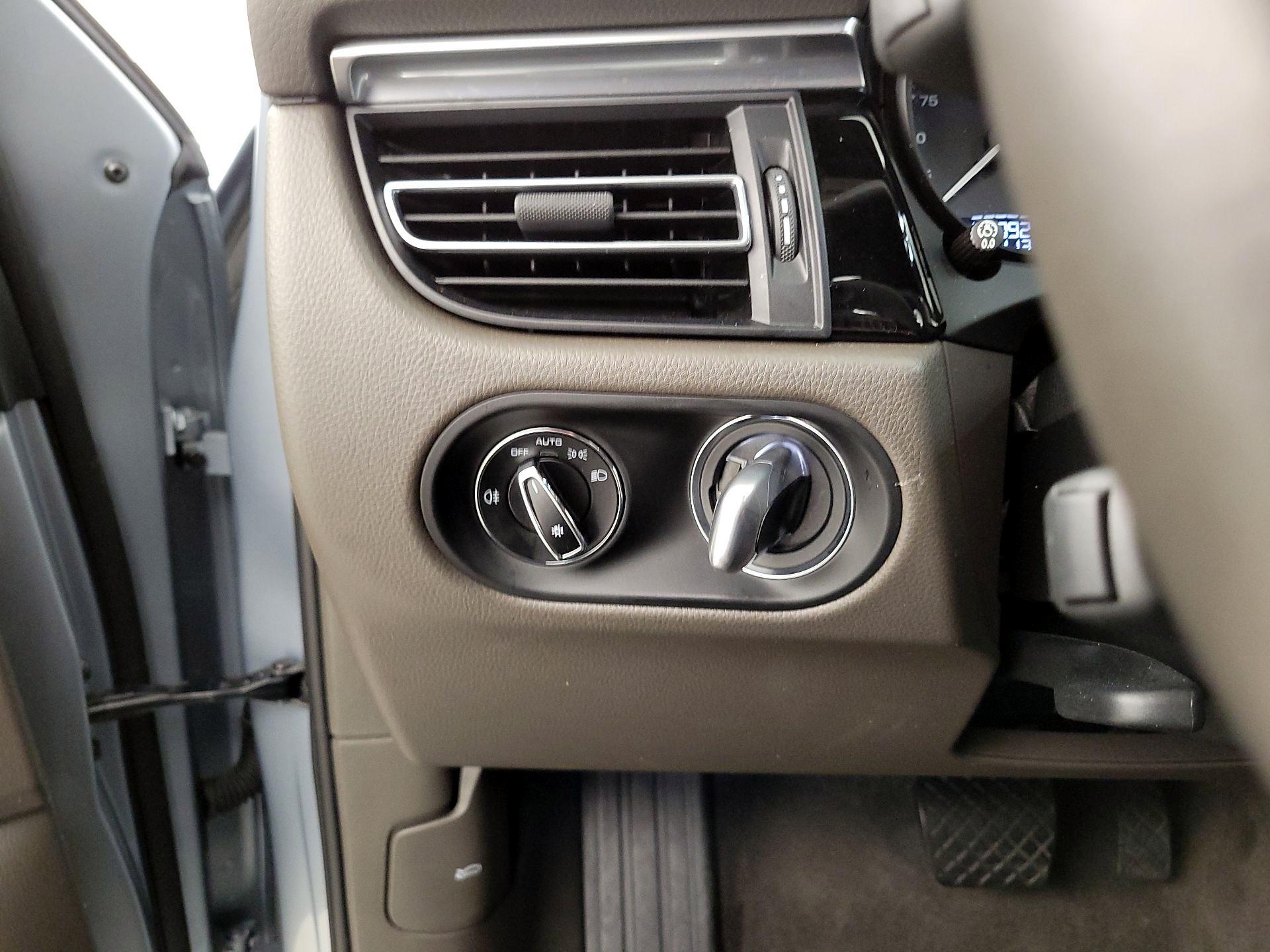 Thumbnail: 2022 Porsche Macan - 13