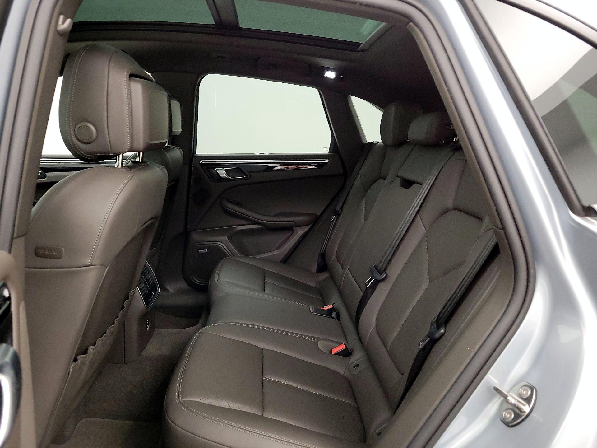 Thumbnail: 2022 Porsche Macan - 20