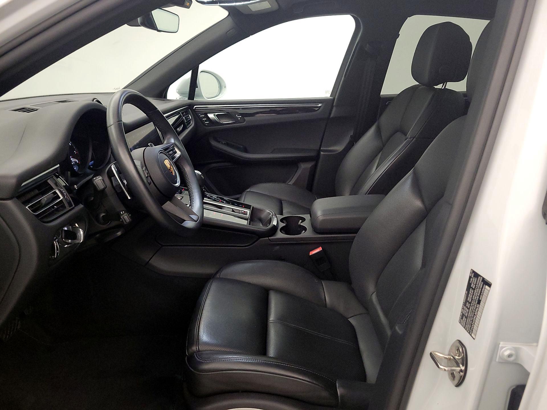 Thumbnail: 2022 Porsche Macan - 11