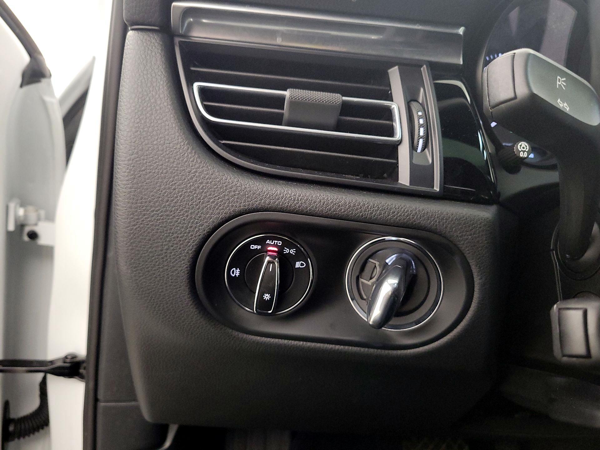 Thumbnail: 2022 Porsche Macan - 13