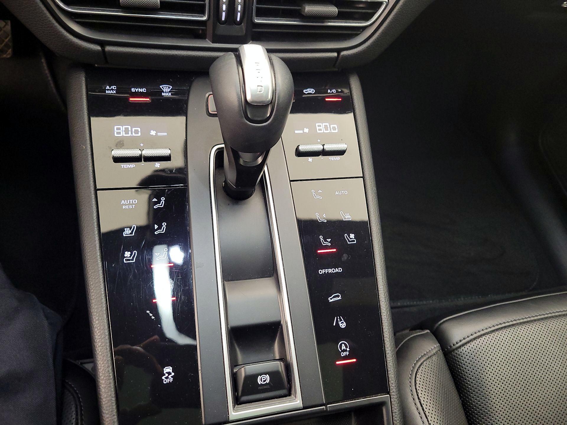 Thumbnail: 2022 Porsche Macan - 16