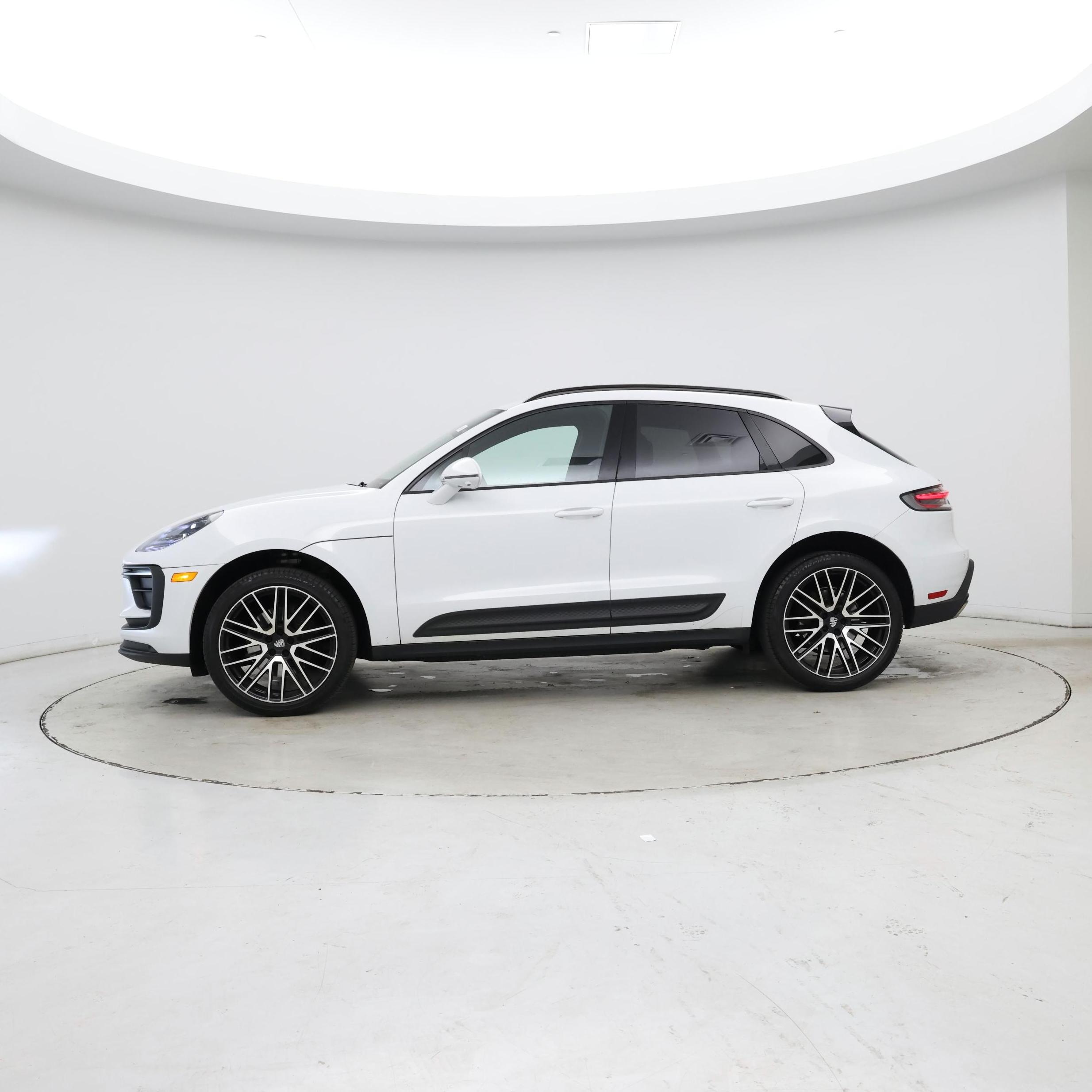 Thumbnail: 2022 Porsche Macan - 3