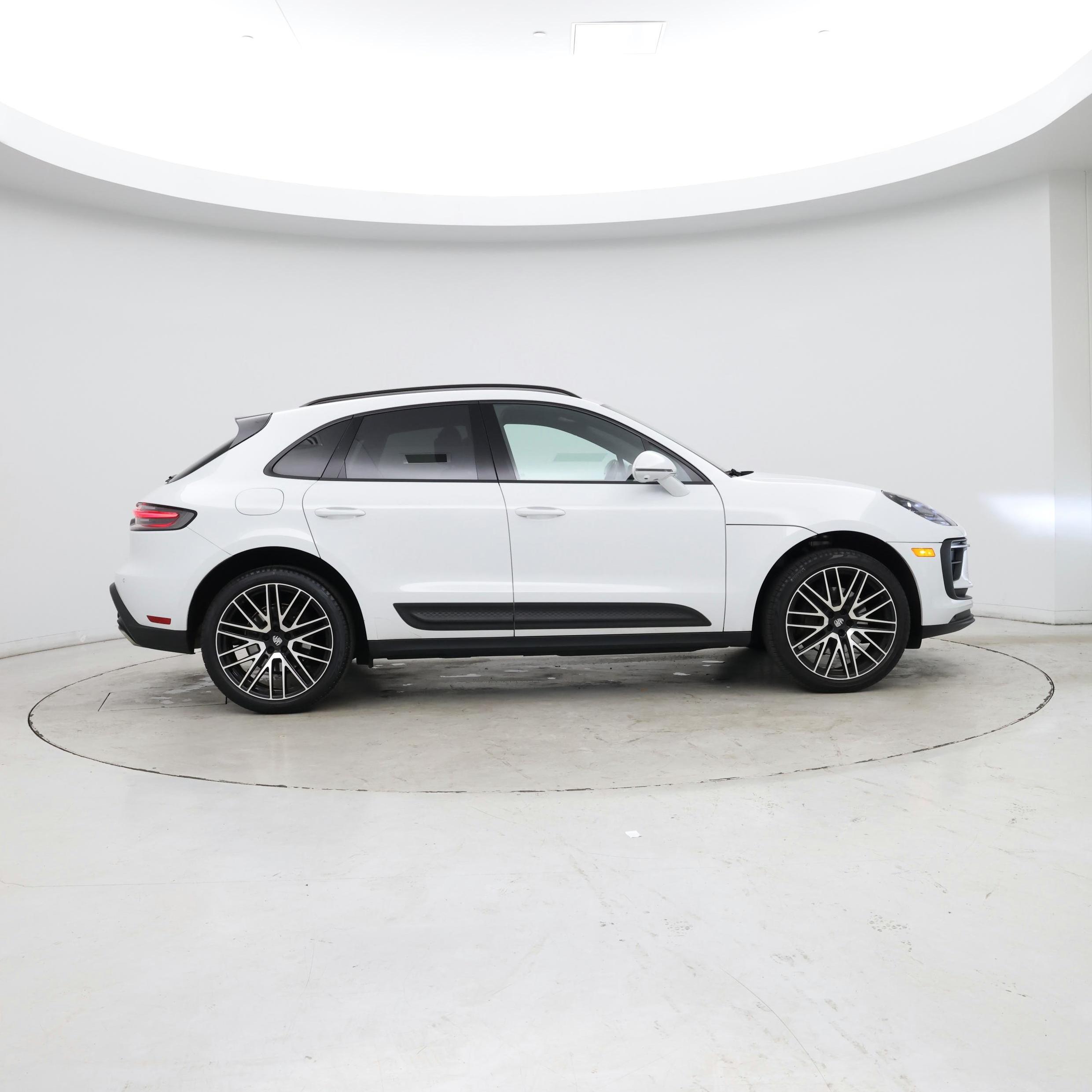 Thumbnail: 2022 Porsche Macan - 7
