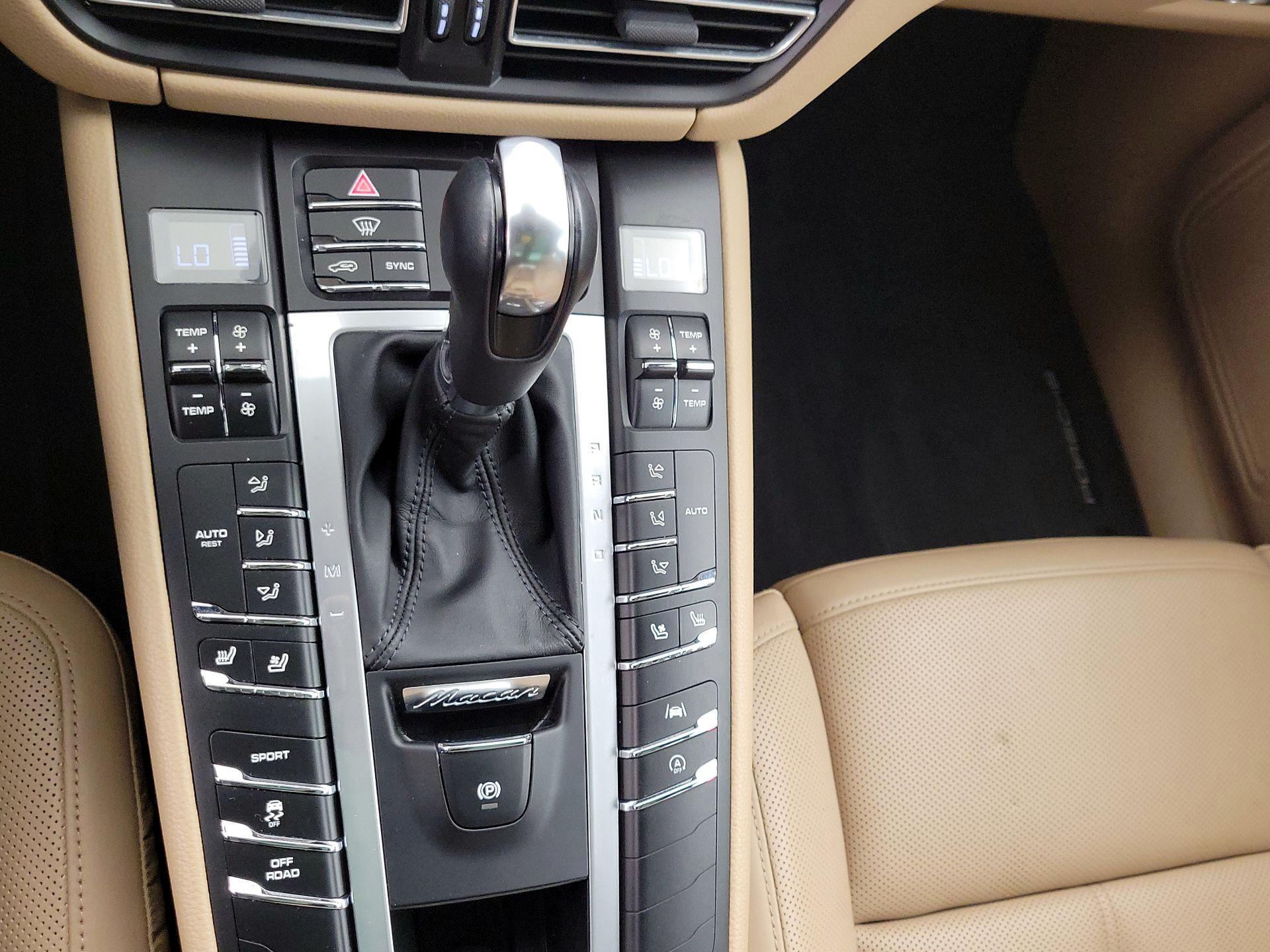 Thumbnail: 2021 Porsche Macan - 17