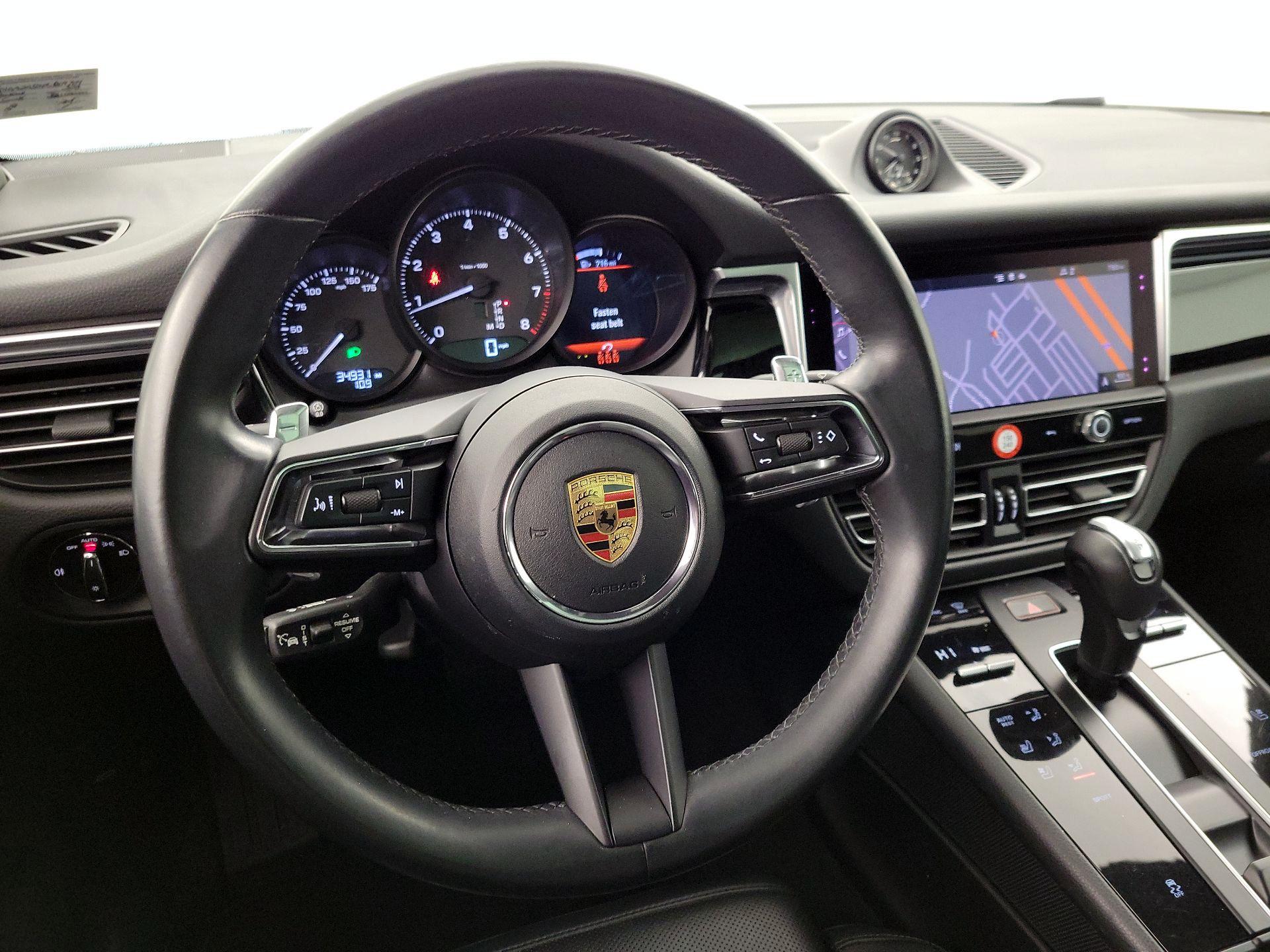 Thumbnail: 2023 Porsche Macan - 10