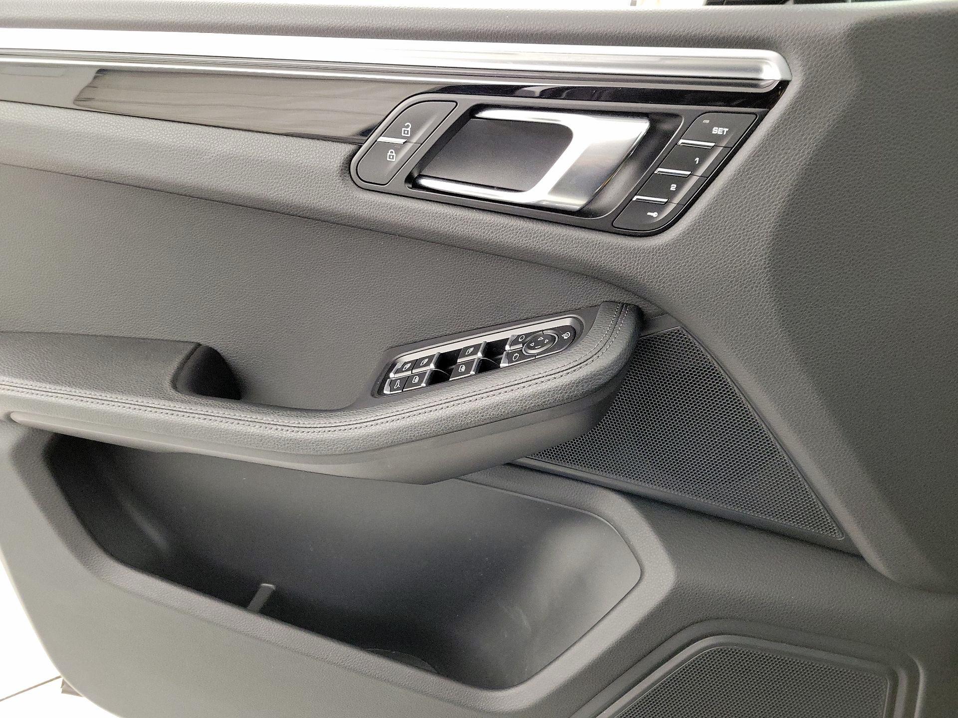 Thumbnail: 2023 Porsche Macan - 12