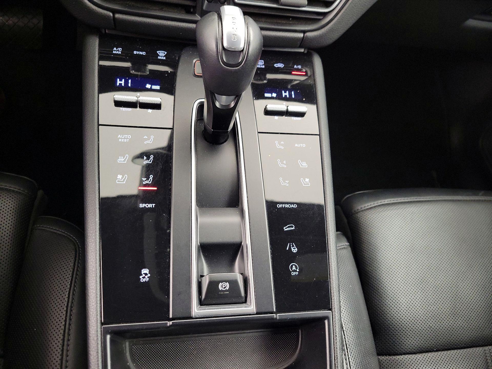 Thumbnail: 2023 Porsche Macan - 17