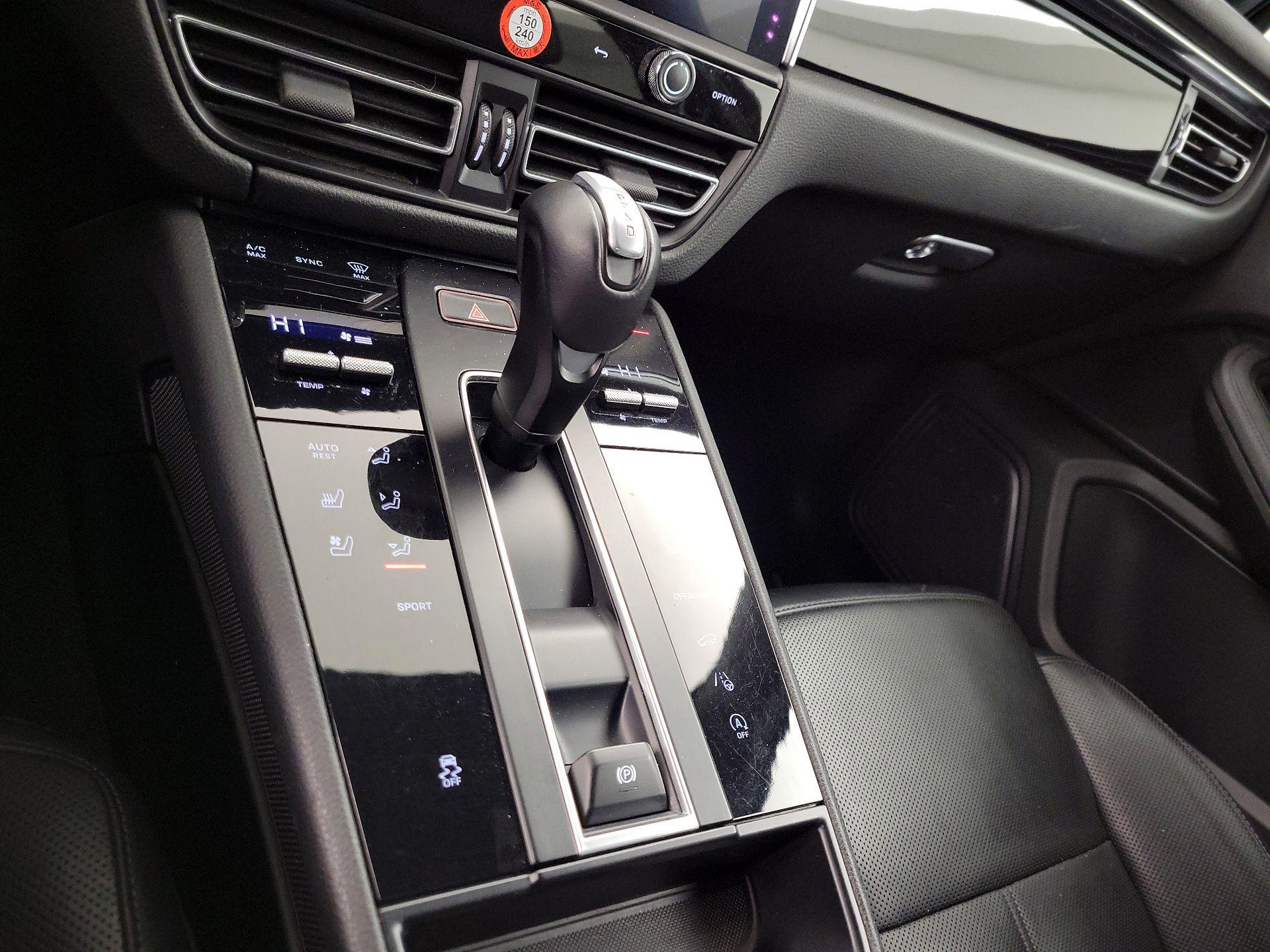 Thumbnail: 2023 Porsche Macan - 18