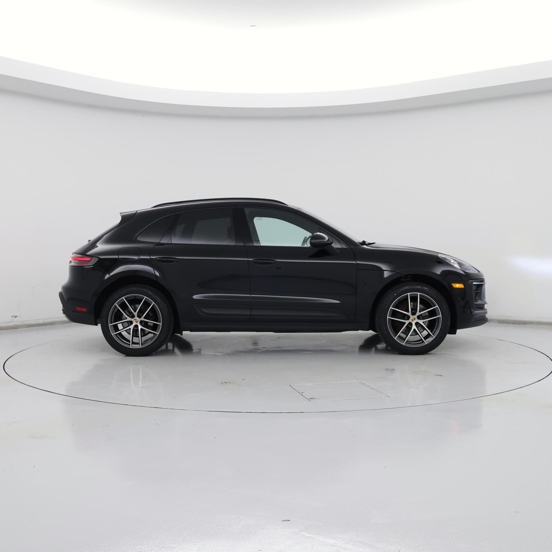 Thumbnail: 2023 Porsche Macan - 7