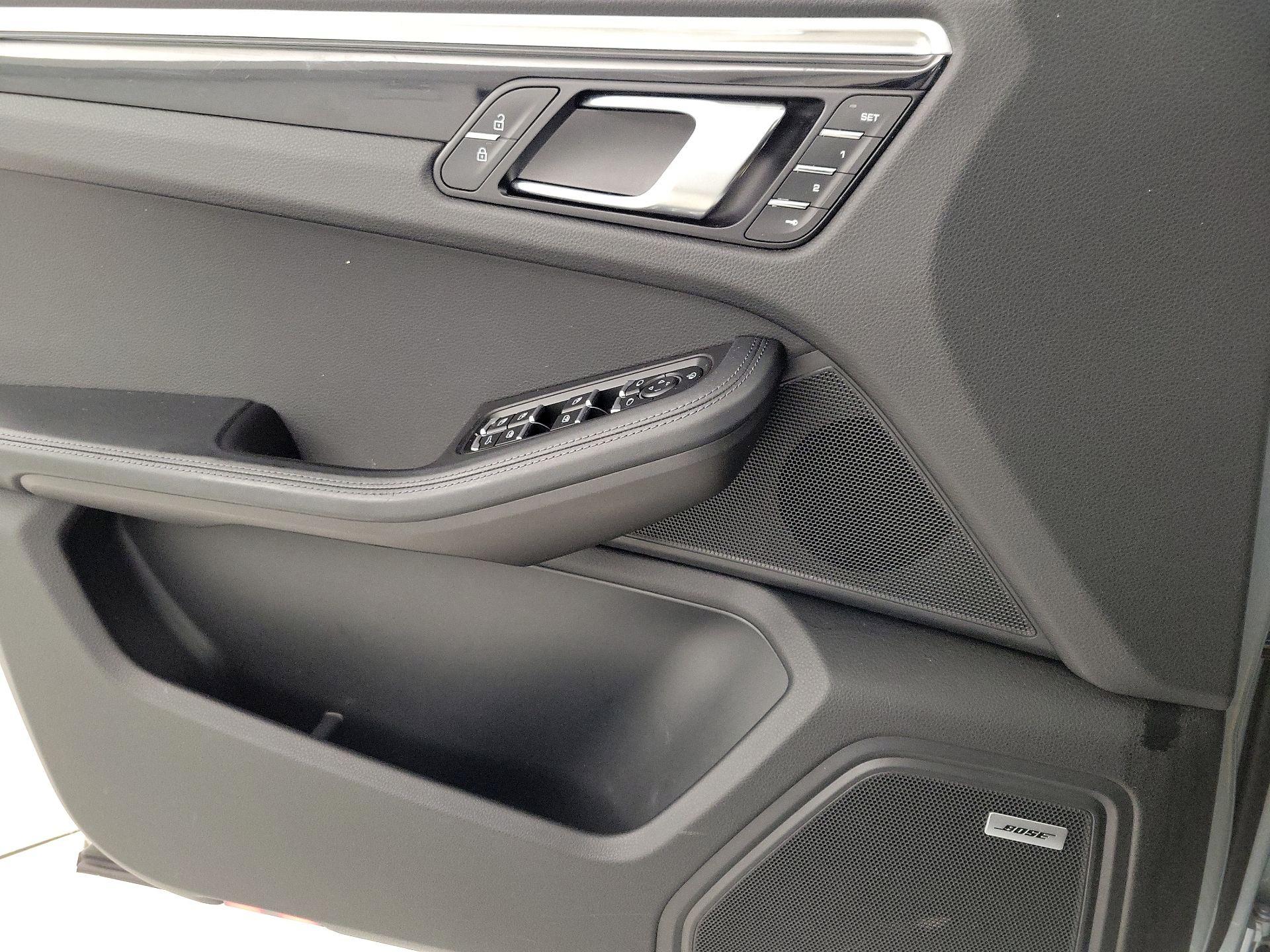 Thumbnail: 2023 Porsche Macan - 12