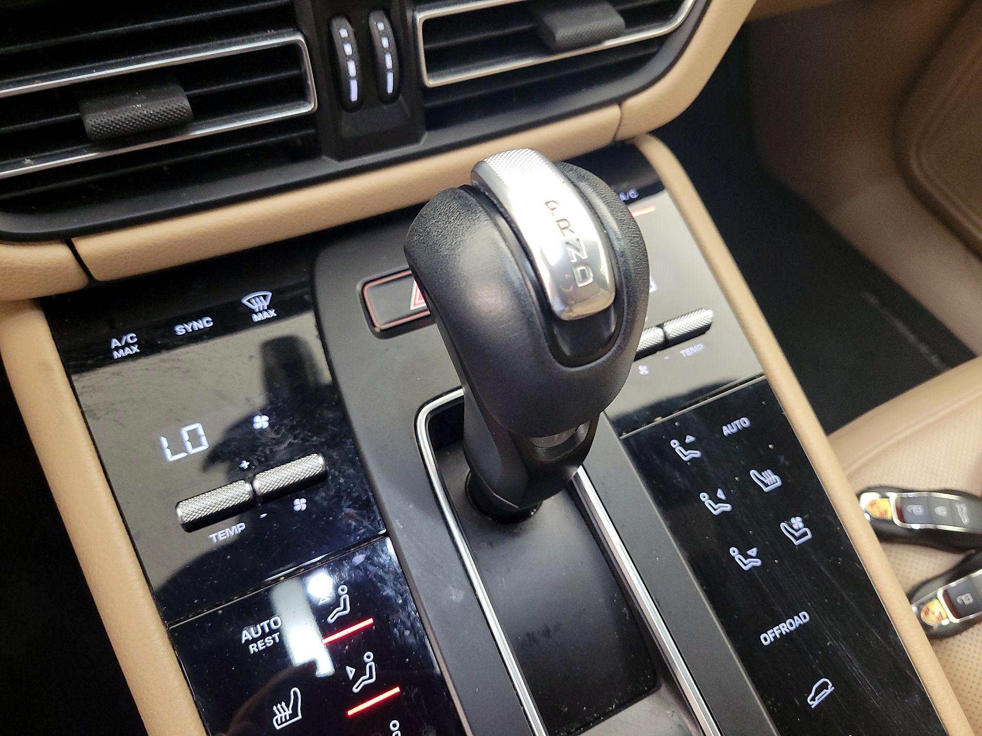 Thumbnail: 2022 Porsche Macan - 18