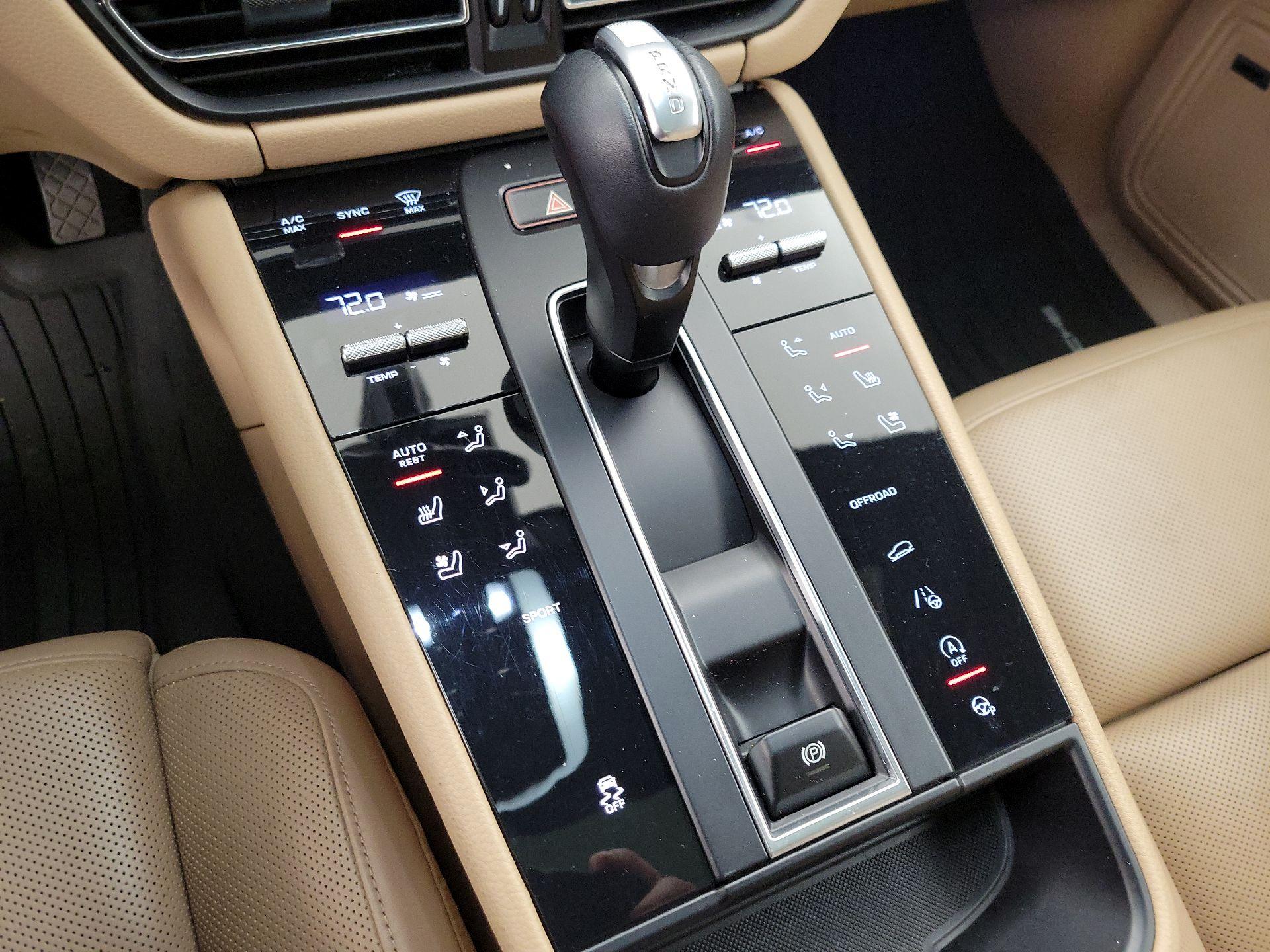 Thumbnail: 2022 Porsche Macan - 17