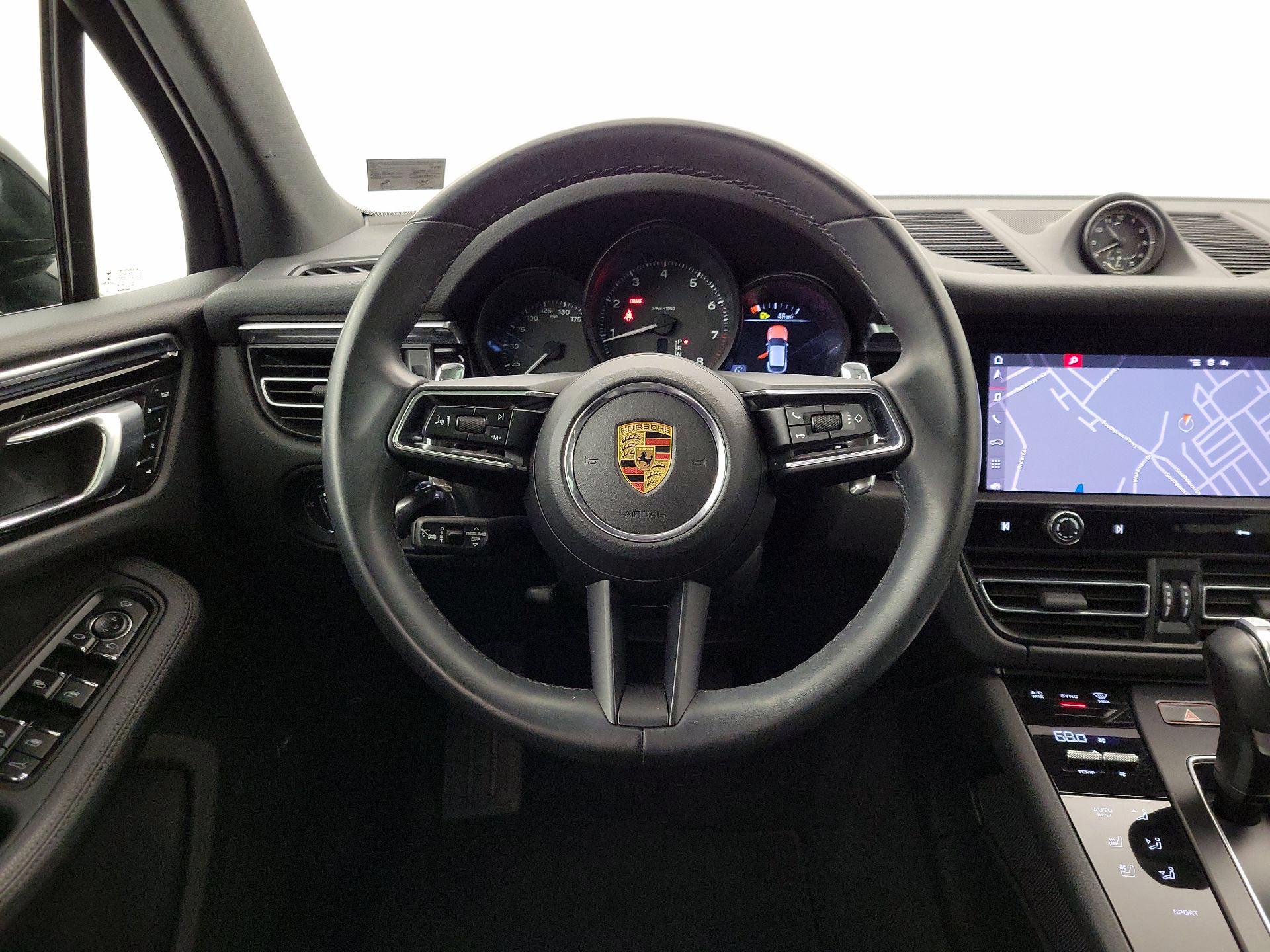Thumbnail: 2023 Porsche Macan - 10