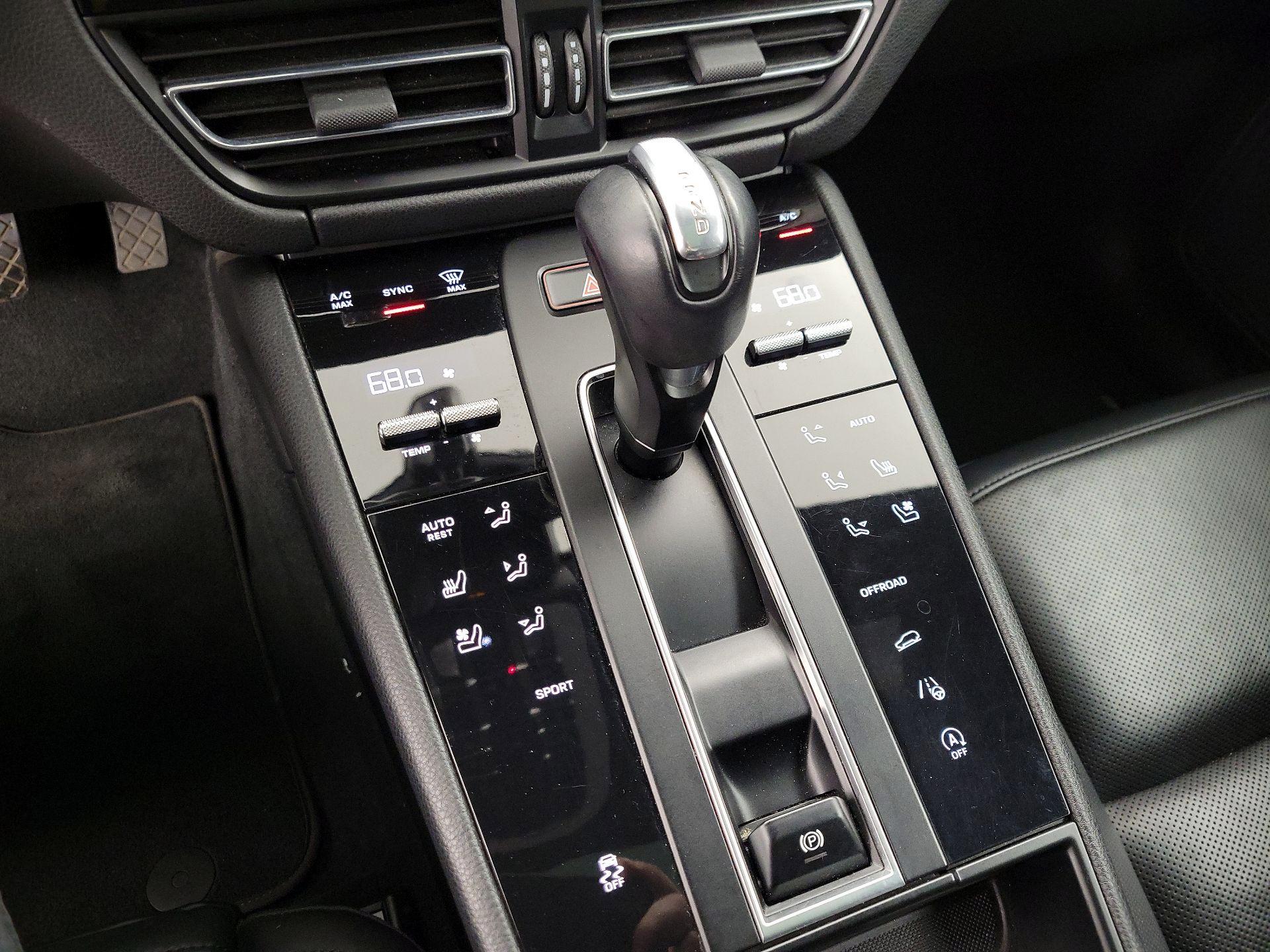Thumbnail: 2023 Porsche Macan - 17