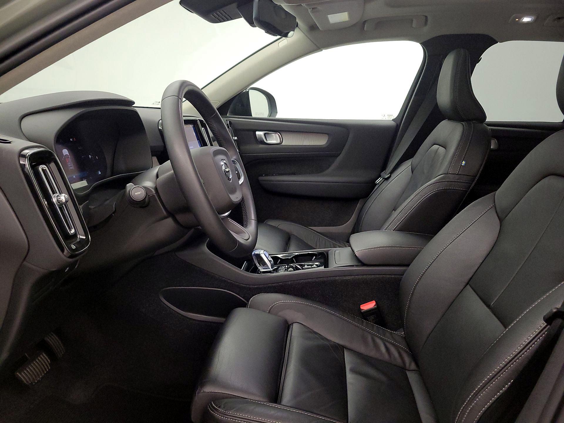 Thumbnail: 2023 Volvo XC40 - 11