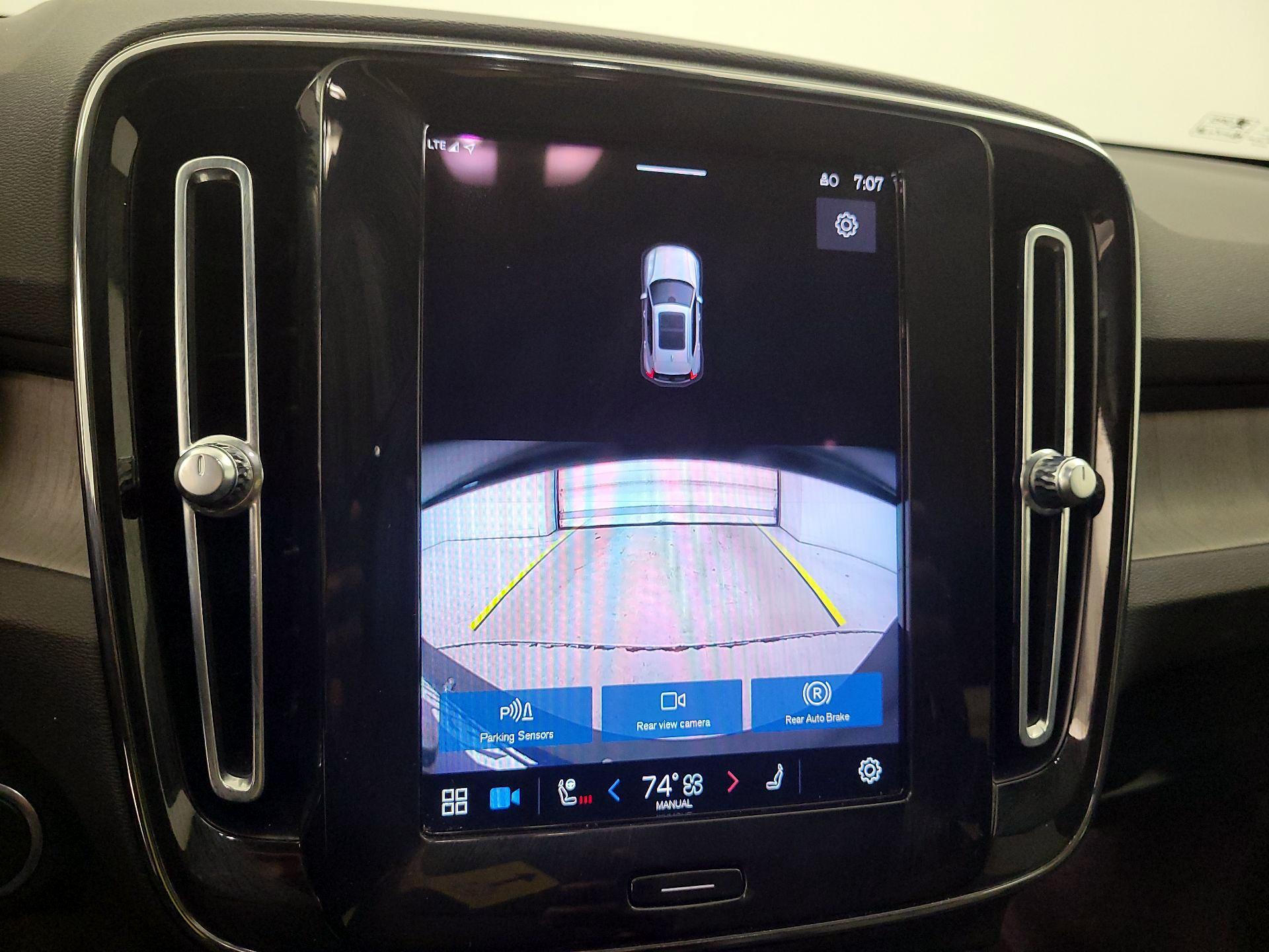 Thumbnail: 2023 Volvo XC40 - 14