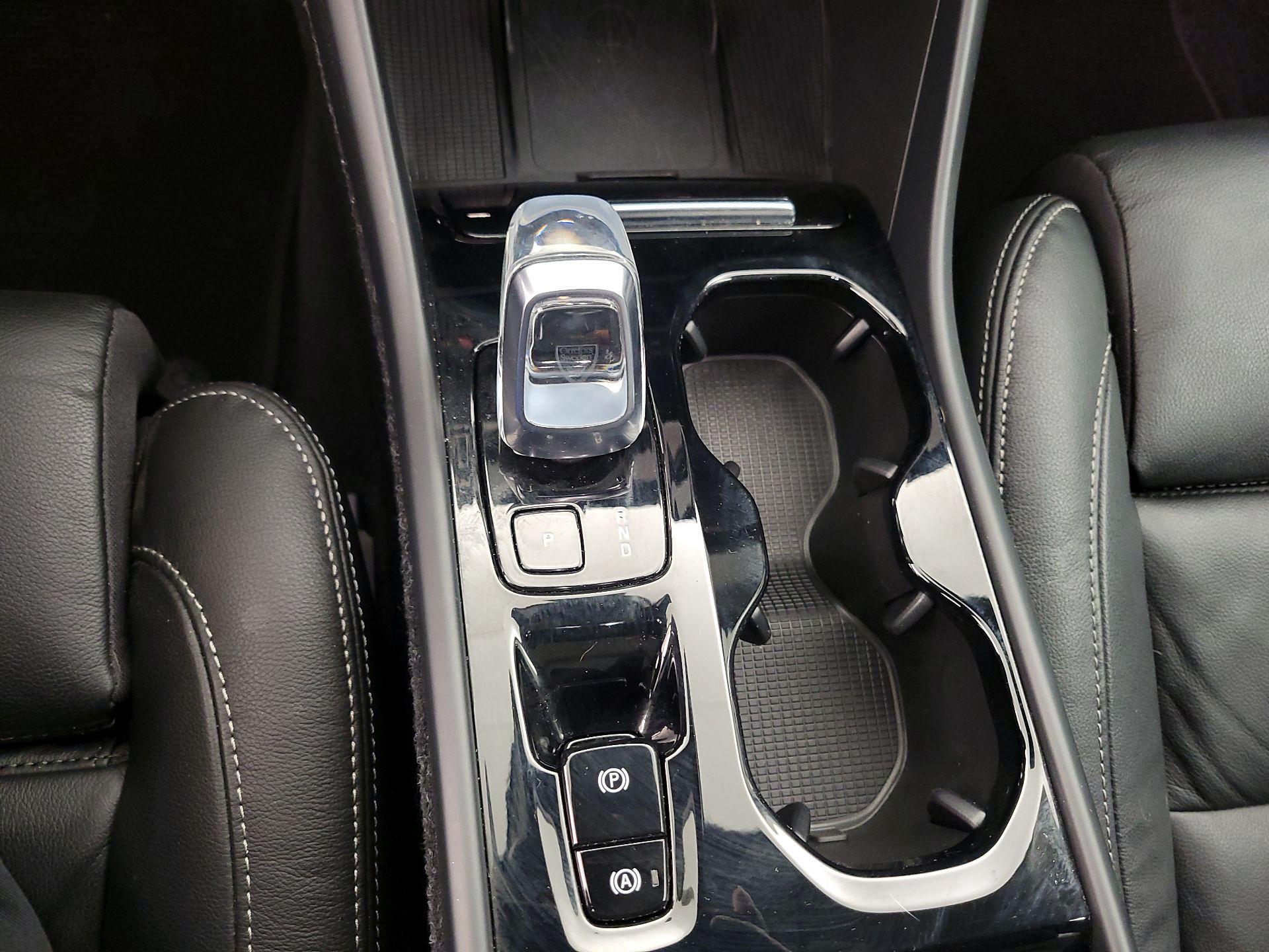 Thumbnail: 2023 Volvo XC40 - 17