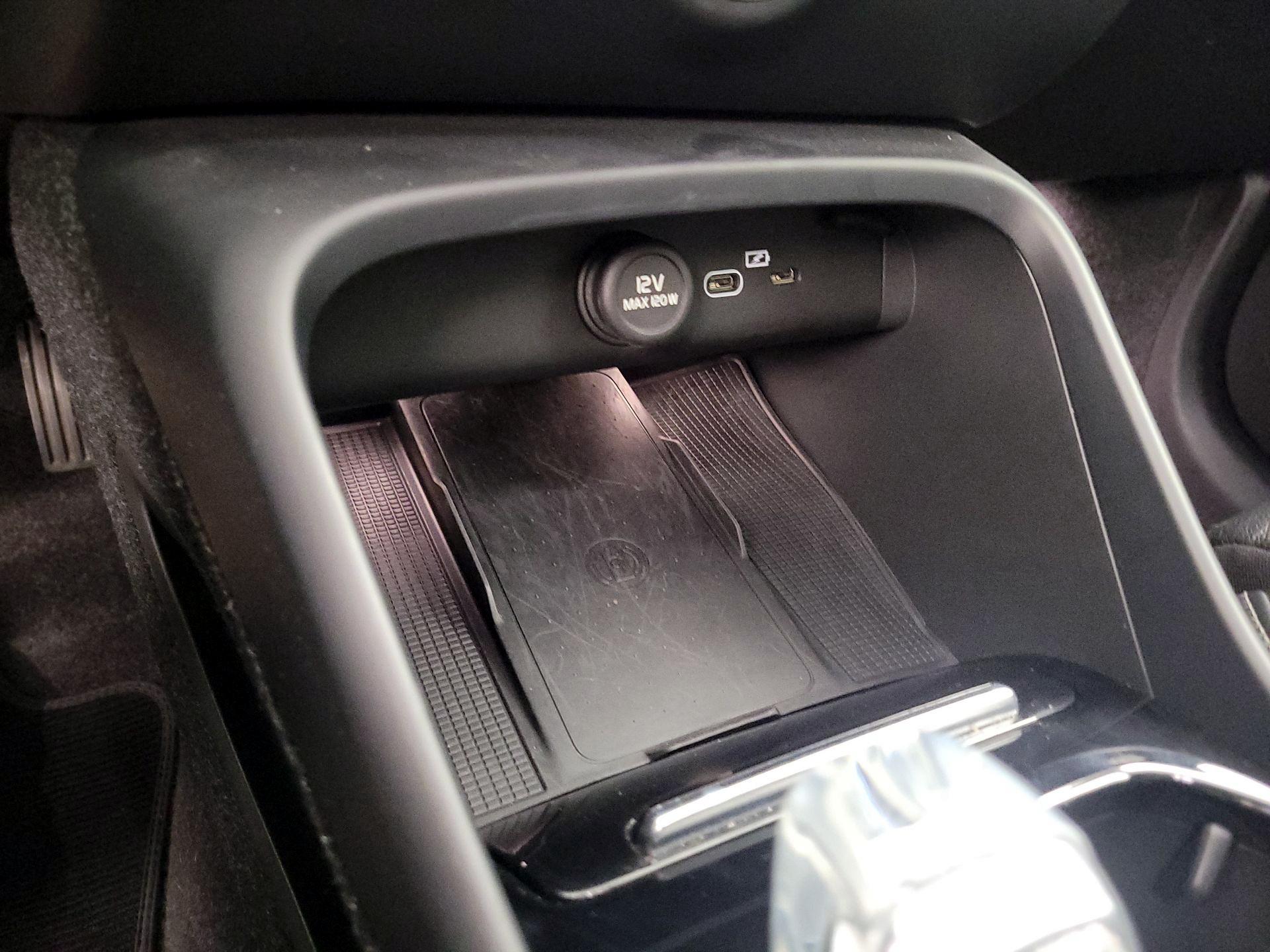 Thumbnail: 2023 Volvo XC40 - 18