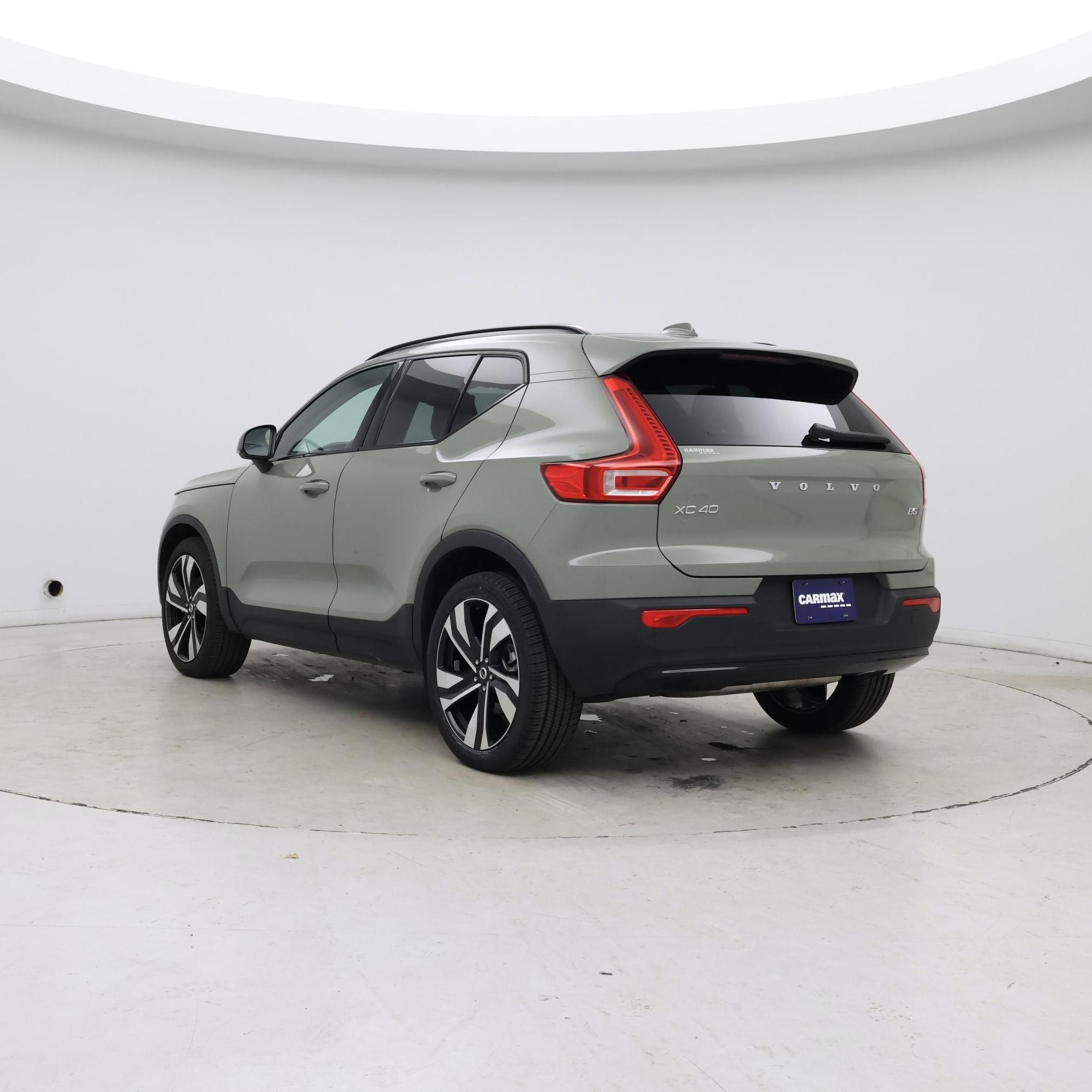 Thumbnail: 2023 Volvo XC40 - 2