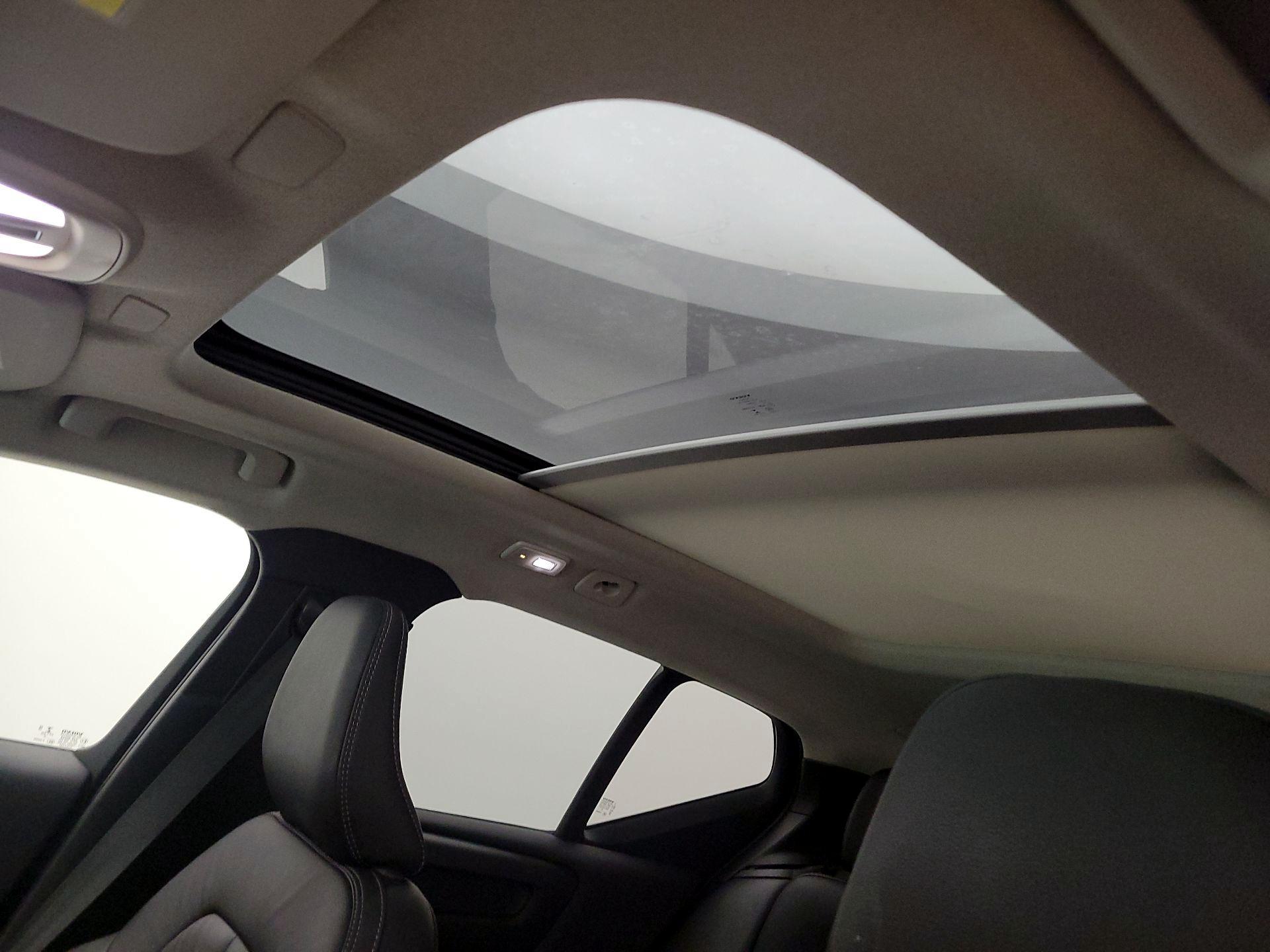 Thumbnail: 2023 Volvo XC40 - 19