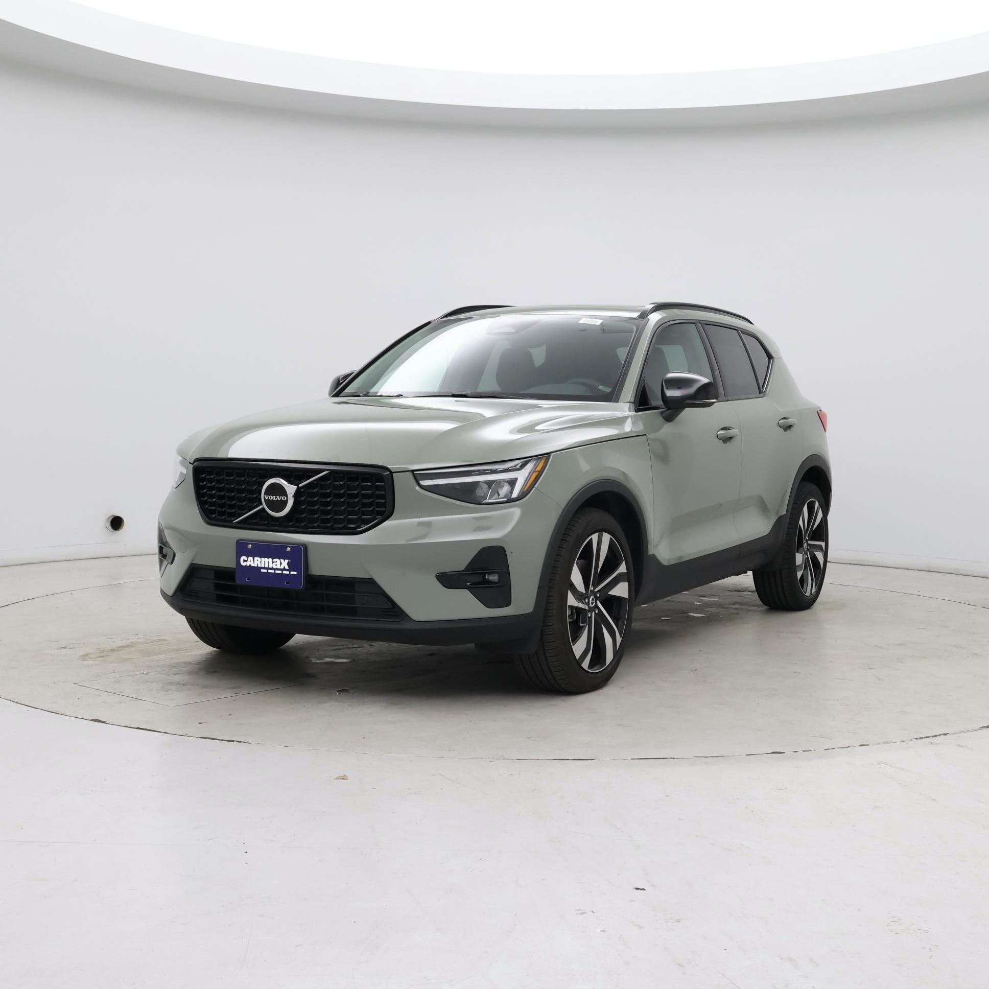 Thumbnail: 2023 Volvo XC40 - 4