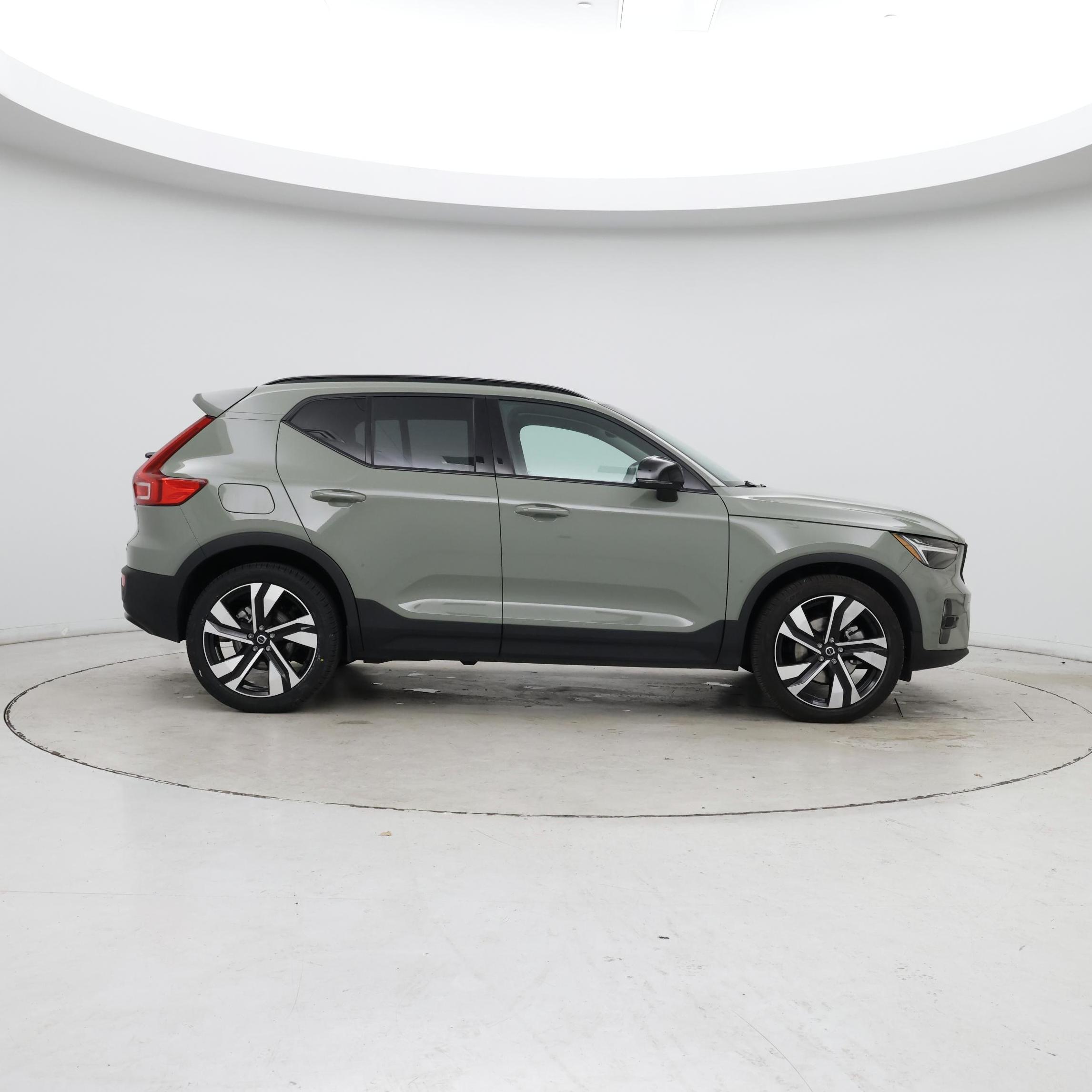 Thumbnail: 2023 Volvo XC40 - 7