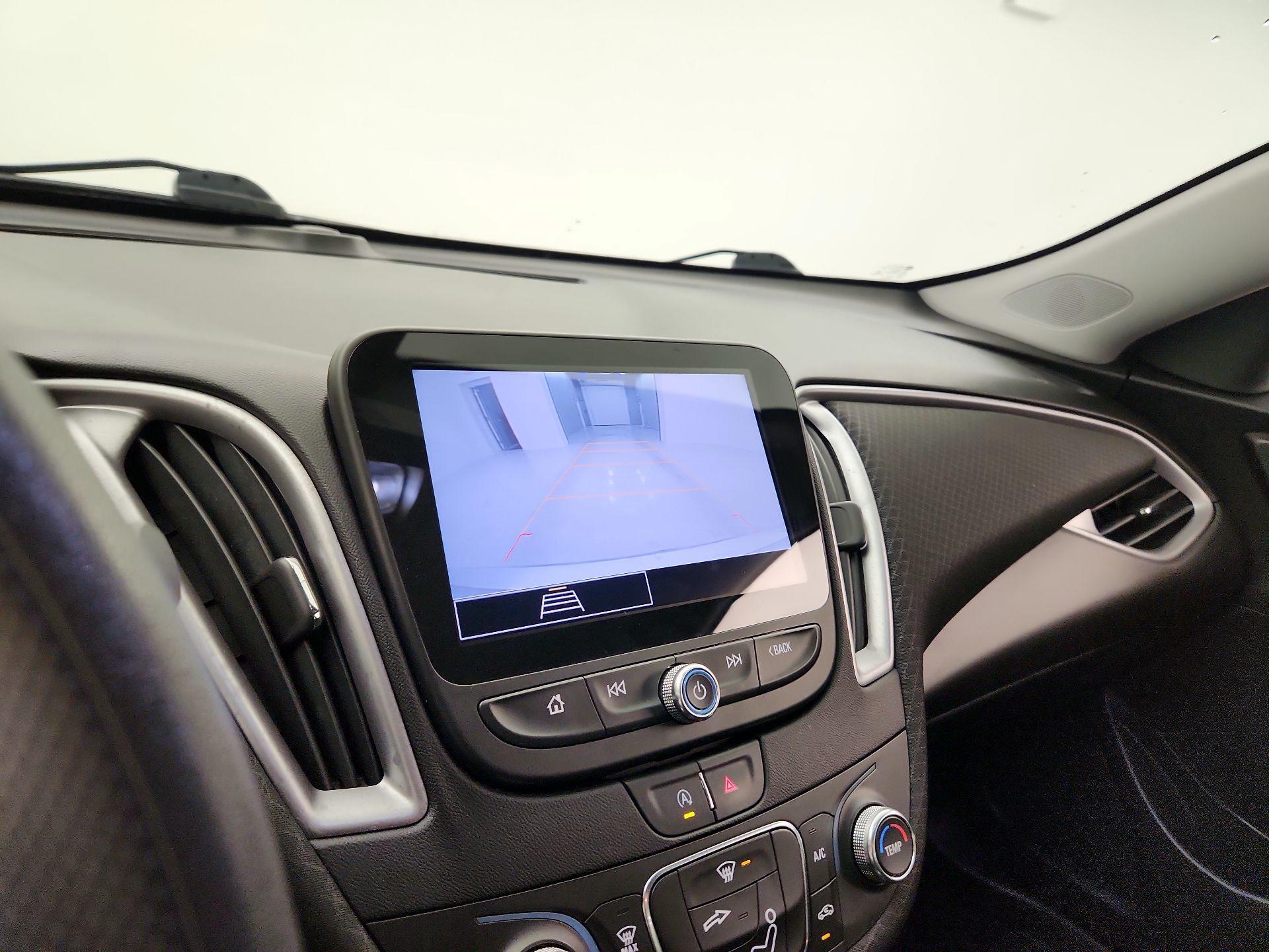 Thumbnail: 2021 Chevrolet Malibu - 14