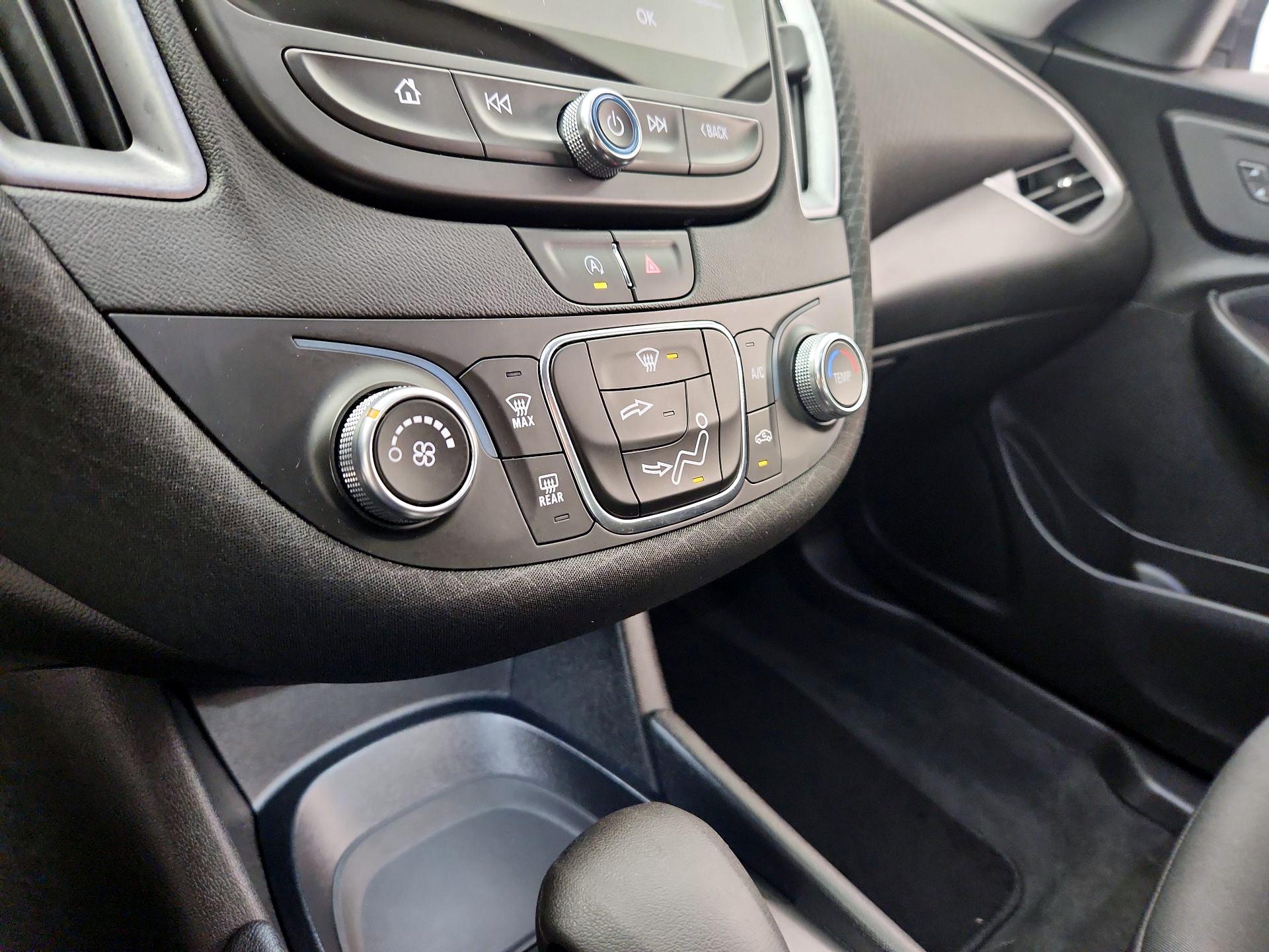 Thumbnail: 2021 Chevrolet Malibu - 16