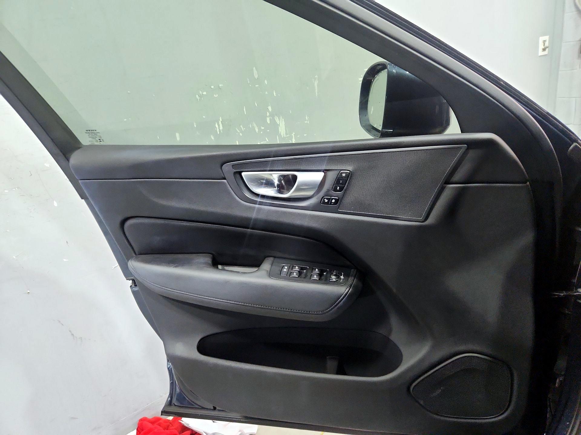 Thumbnail: 2023 Volvo XC60 - 12