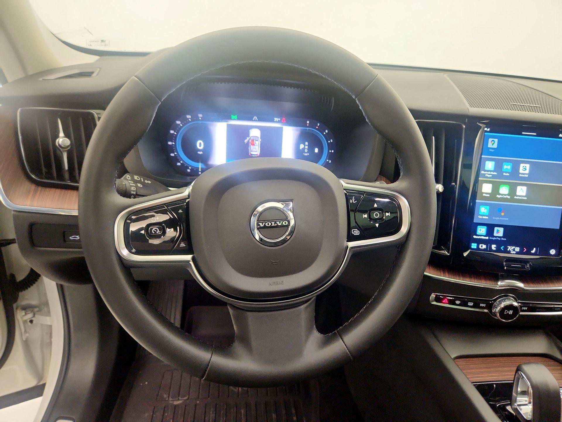 Thumbnail: 2023 Volvo XC60 - 10