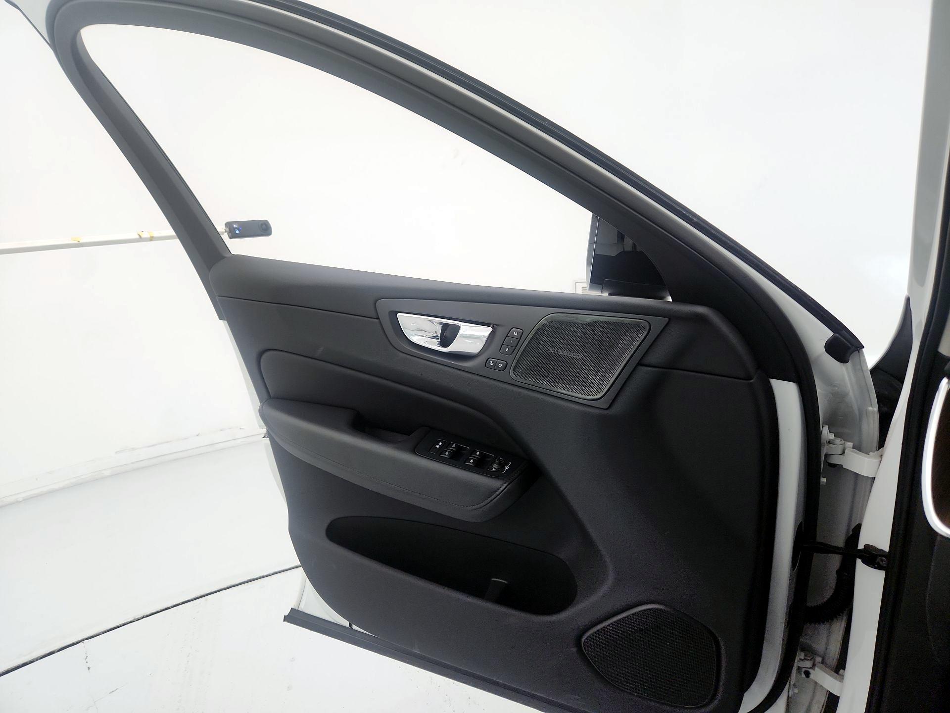 Thumbnail: 2023 Volvo XC60 - 12