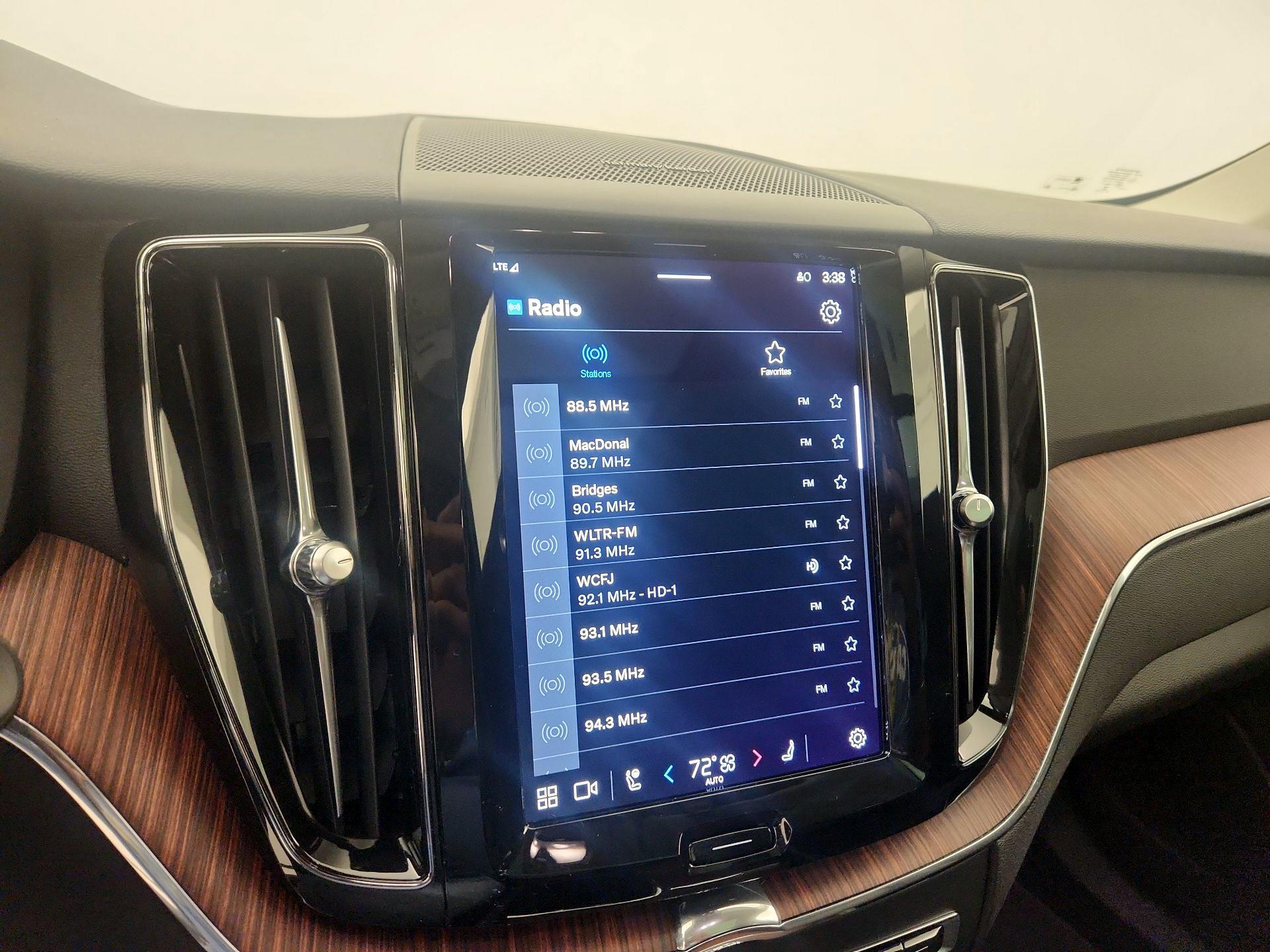 Thumbnail: 2023 Volvo XC60 - 15