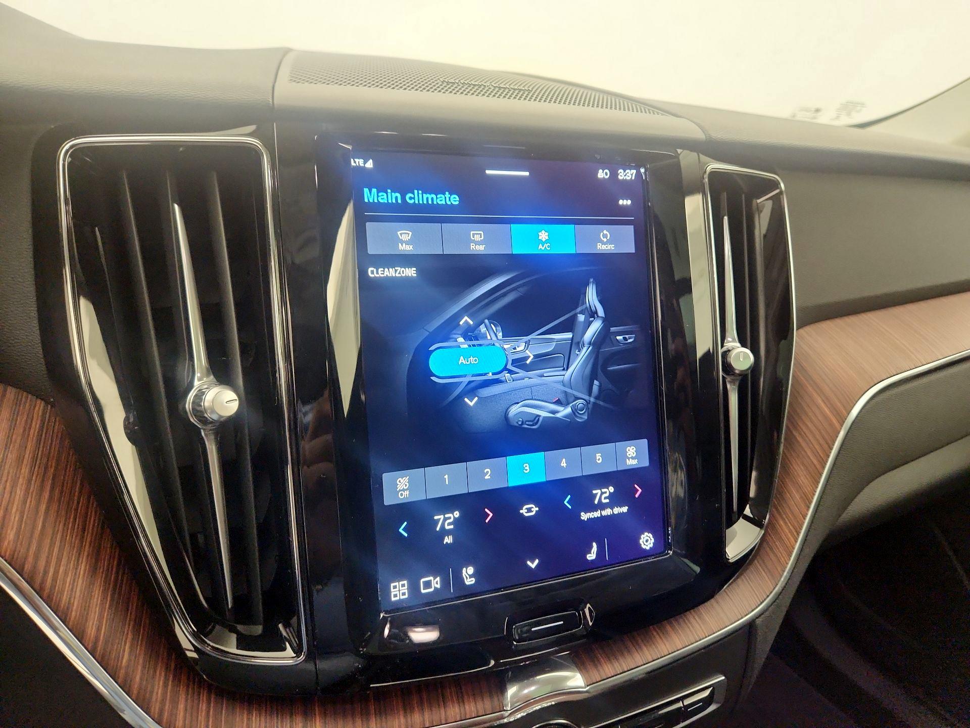 Thumbnail: 2023 Volvo XC60 - 16