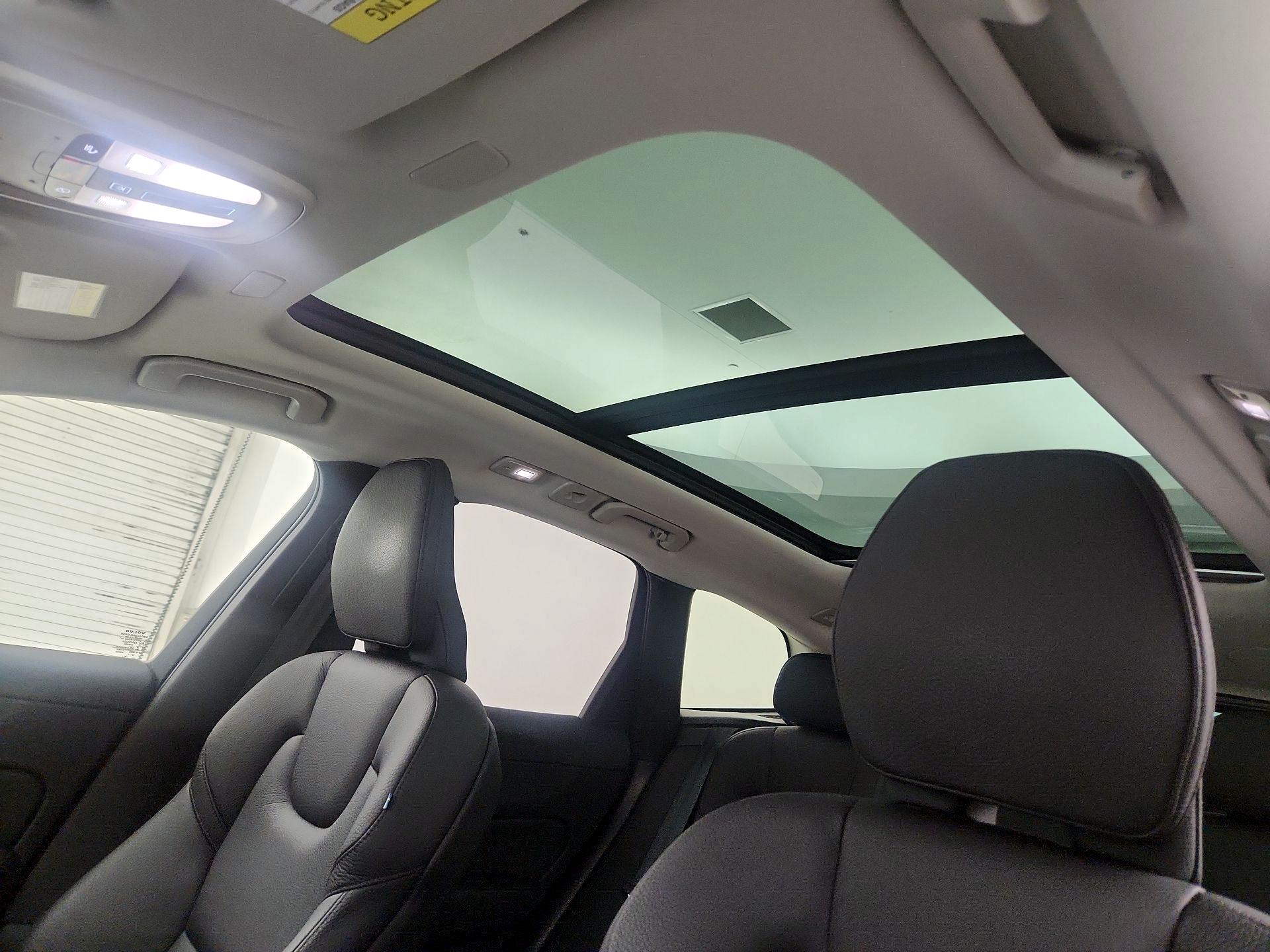 Thumbnail: 2023 Volvo XC60 - 19