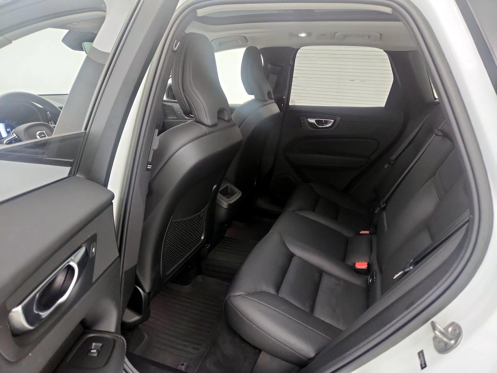 Thumbnail: 2023 Volvo XC60 - 20