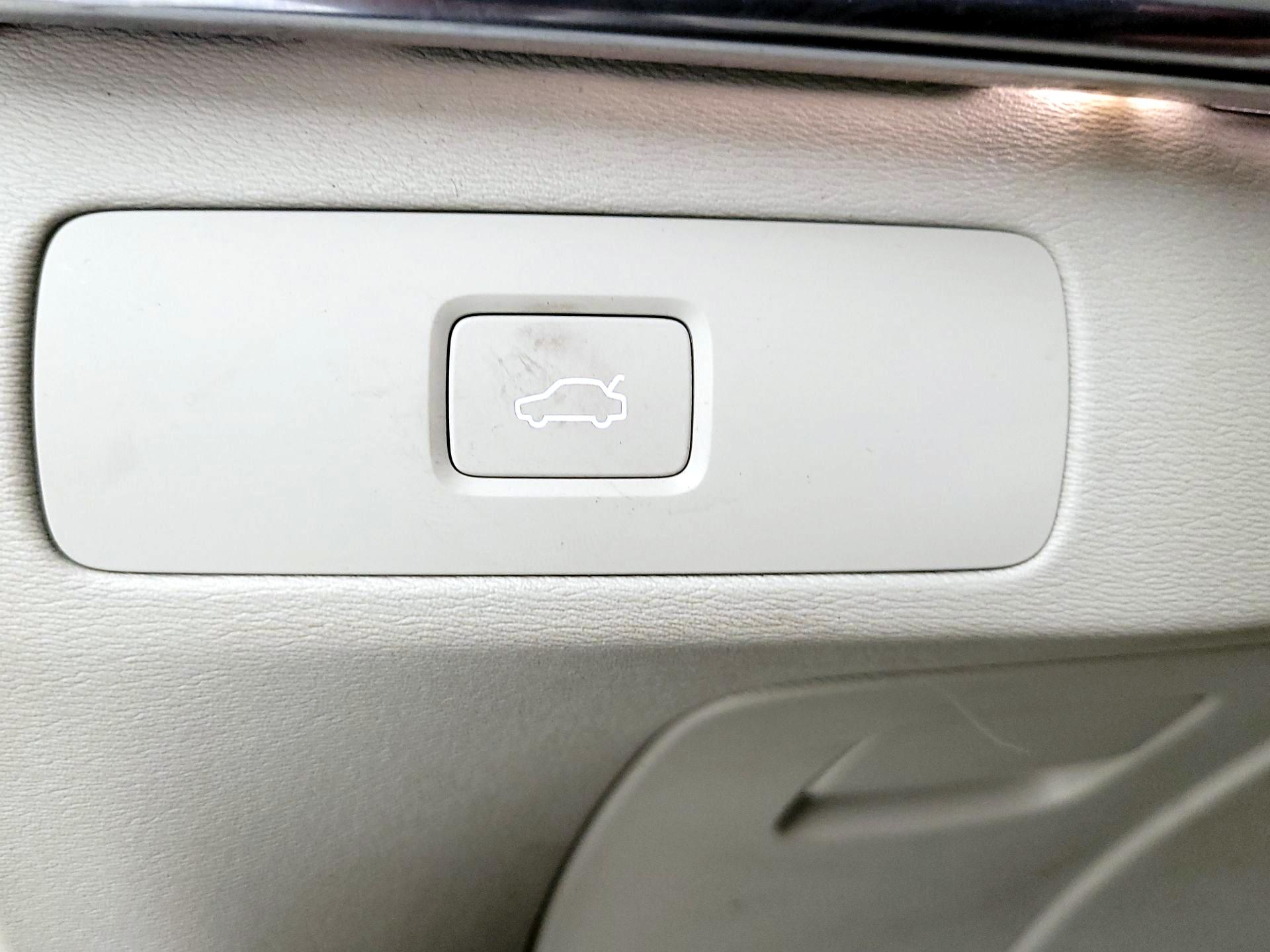 Thumbnail: 2023 Volvo XC90 - 13