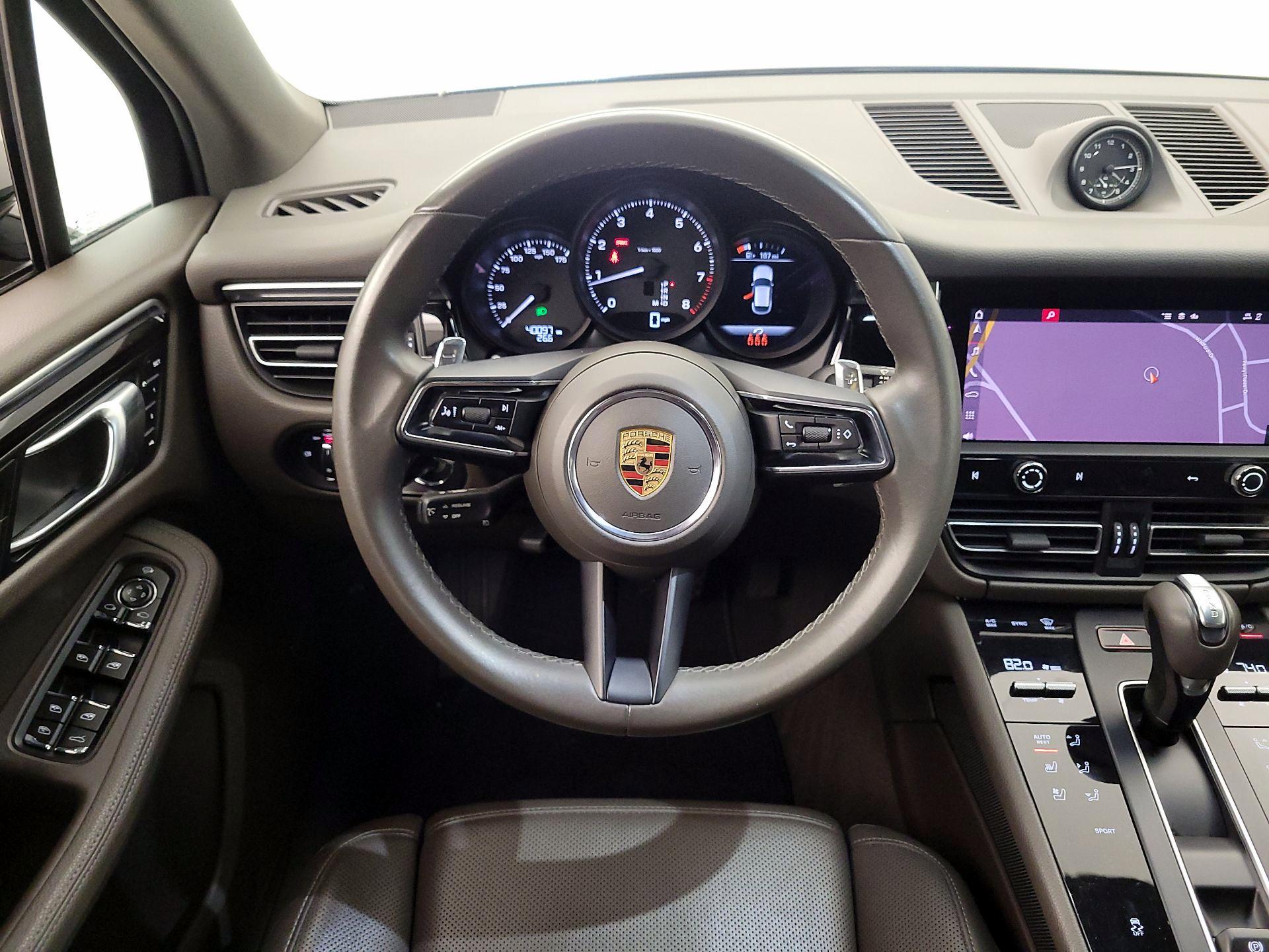 Thumbnail: 2022 Porsche Macan - 10