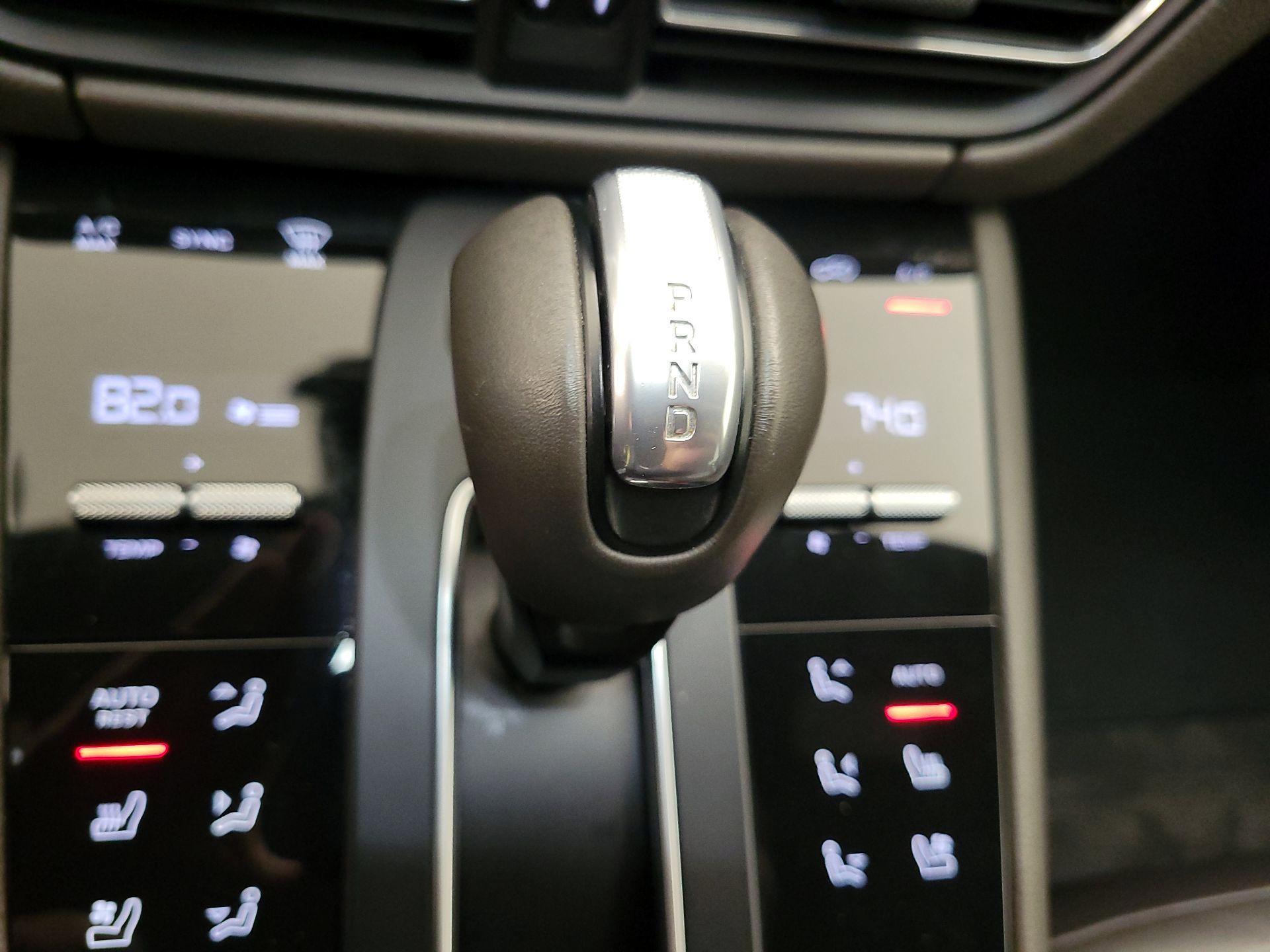 Thumbnail: 2022 Porsche Macan - 18