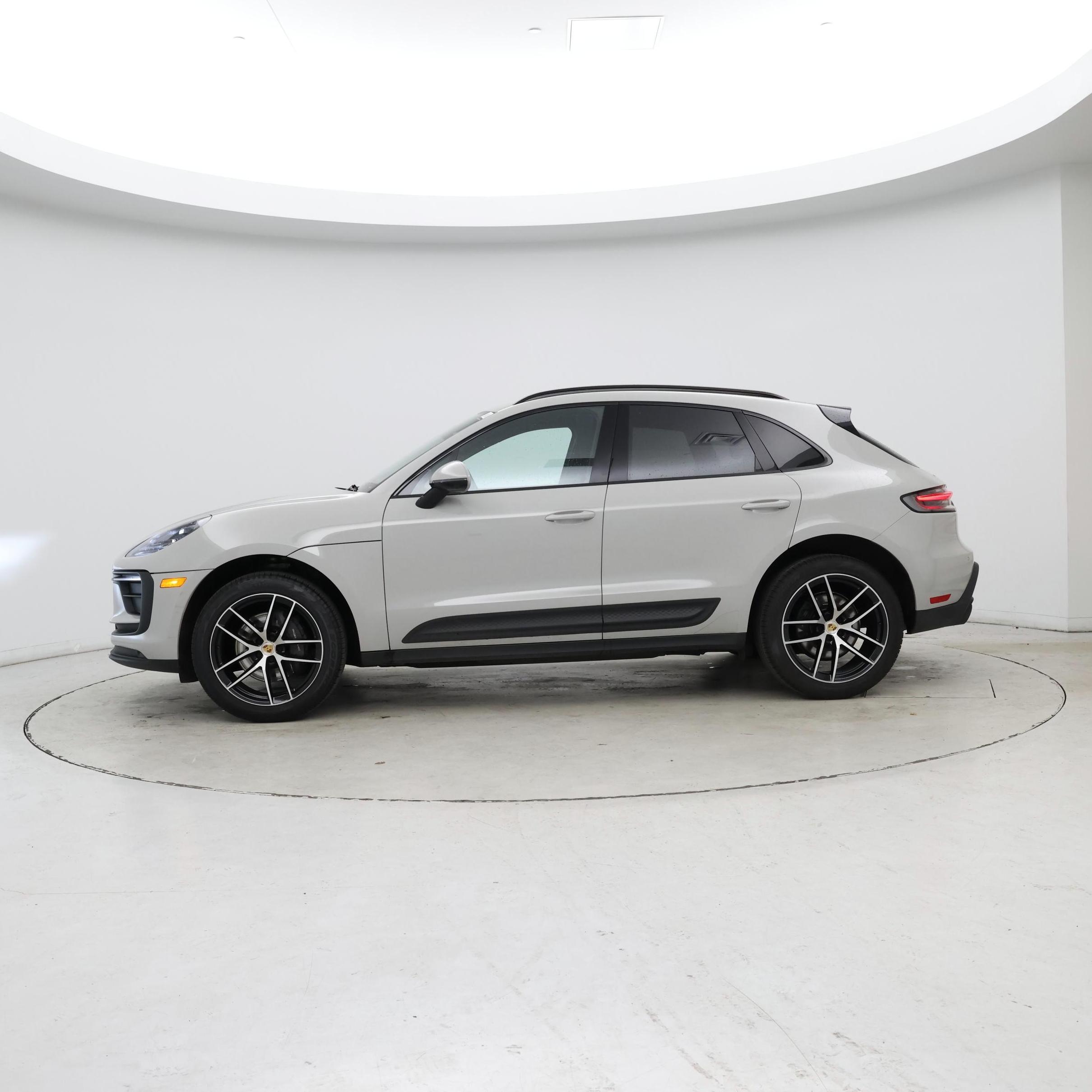 Thumbnail: 2022 Porsche Macan - 3